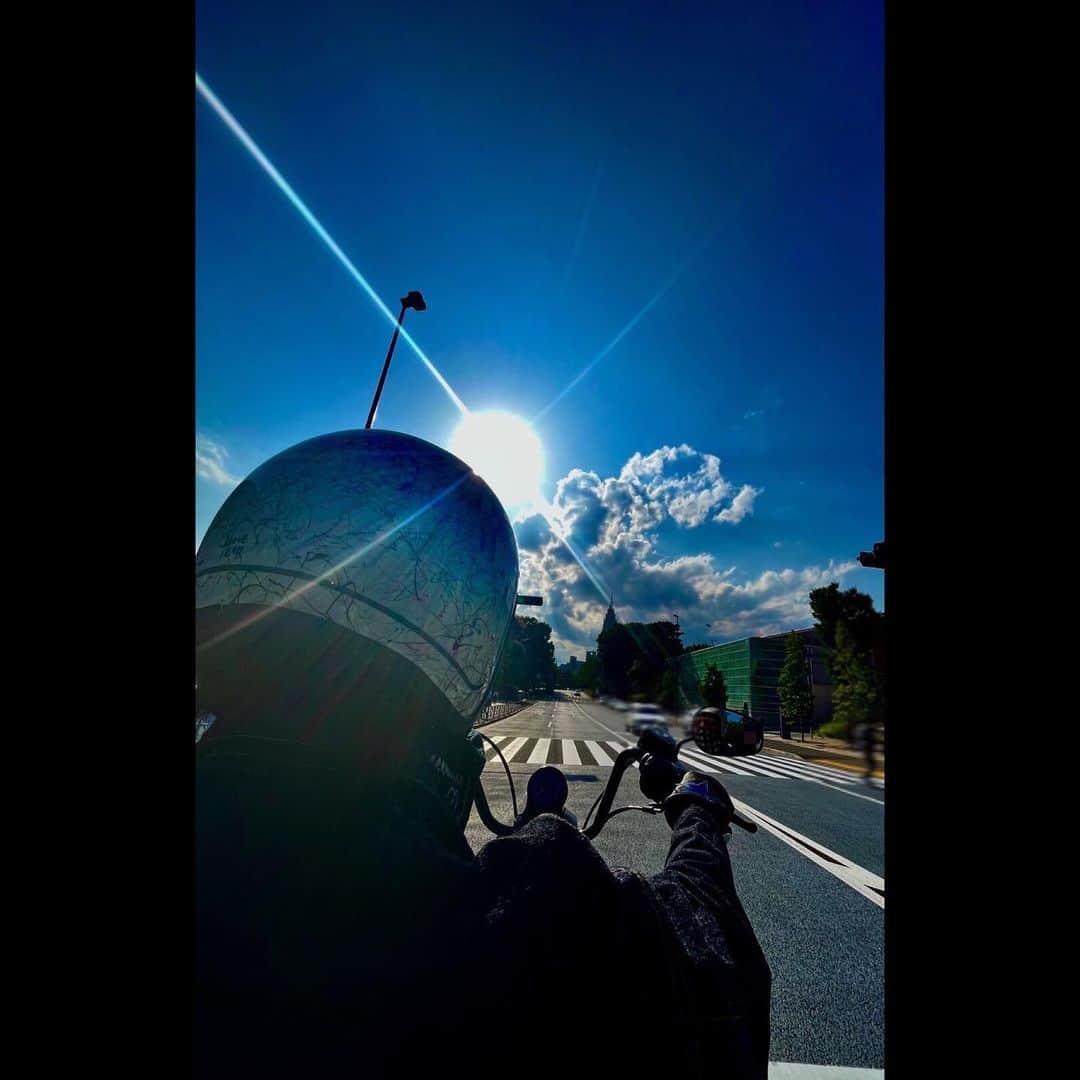 木村拓哉さんのインスタグラム写真 - (木村拓哉Instagram)「⁡ ⁡ ⁡ 「そして、久々に流して来ました❕やっぱり、気持ちが良いですねぇ〜❕🤙 さぁ、明日の撮影に向けての準備を開始します❕」 ⁡ PEACE‼︎ ⁡ STAYSAFE! ⁡ 拓哉 #木村拓哉#TakuyaKimura」5月28日 17時53分 - takuya.kimura_tak