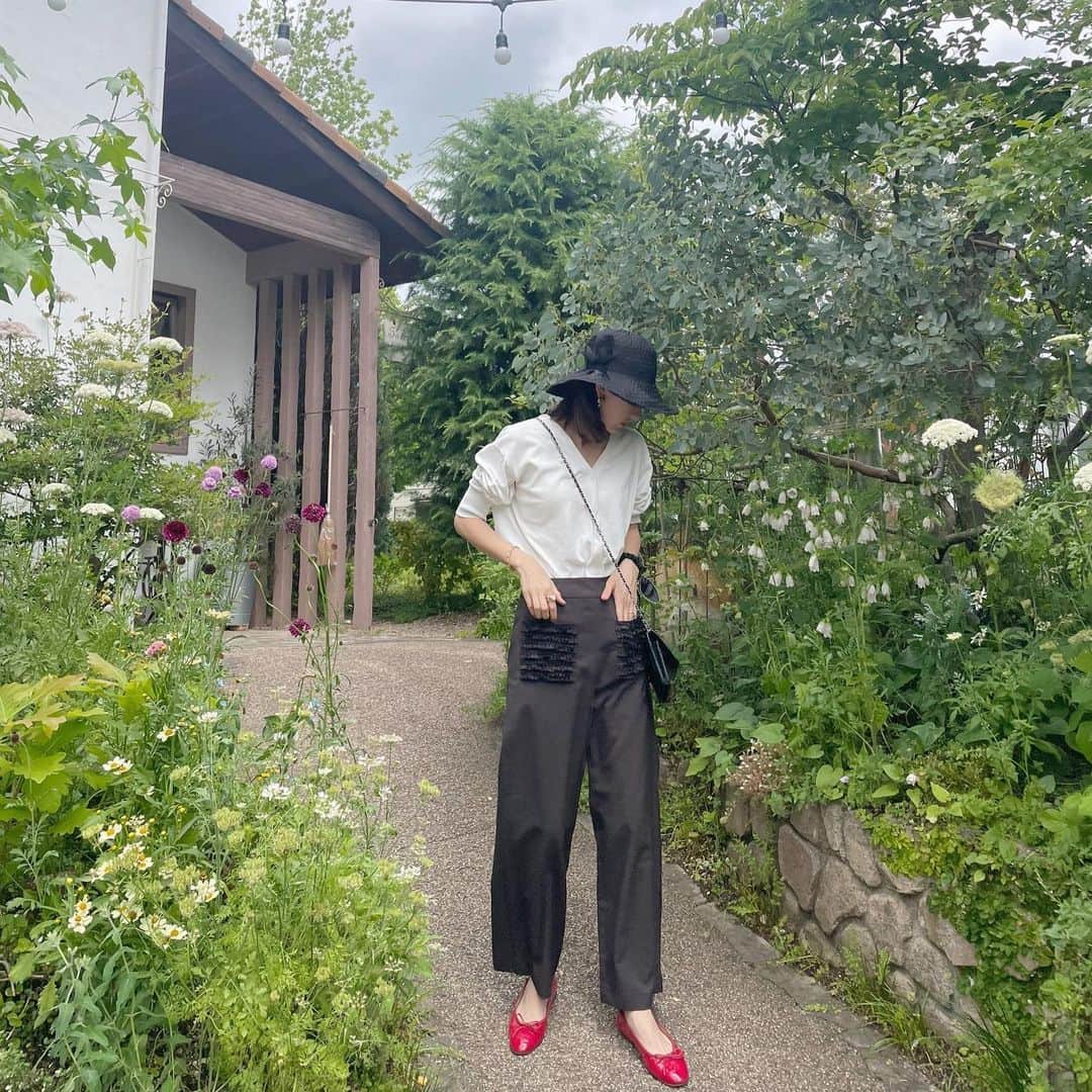 堀江直美さんのインスタグラム写真 - (堀江直美Instagram)「お気に入りの無地生地は脚長効果抜群なパンツに🇯🇵 すごく軽く履きやすい