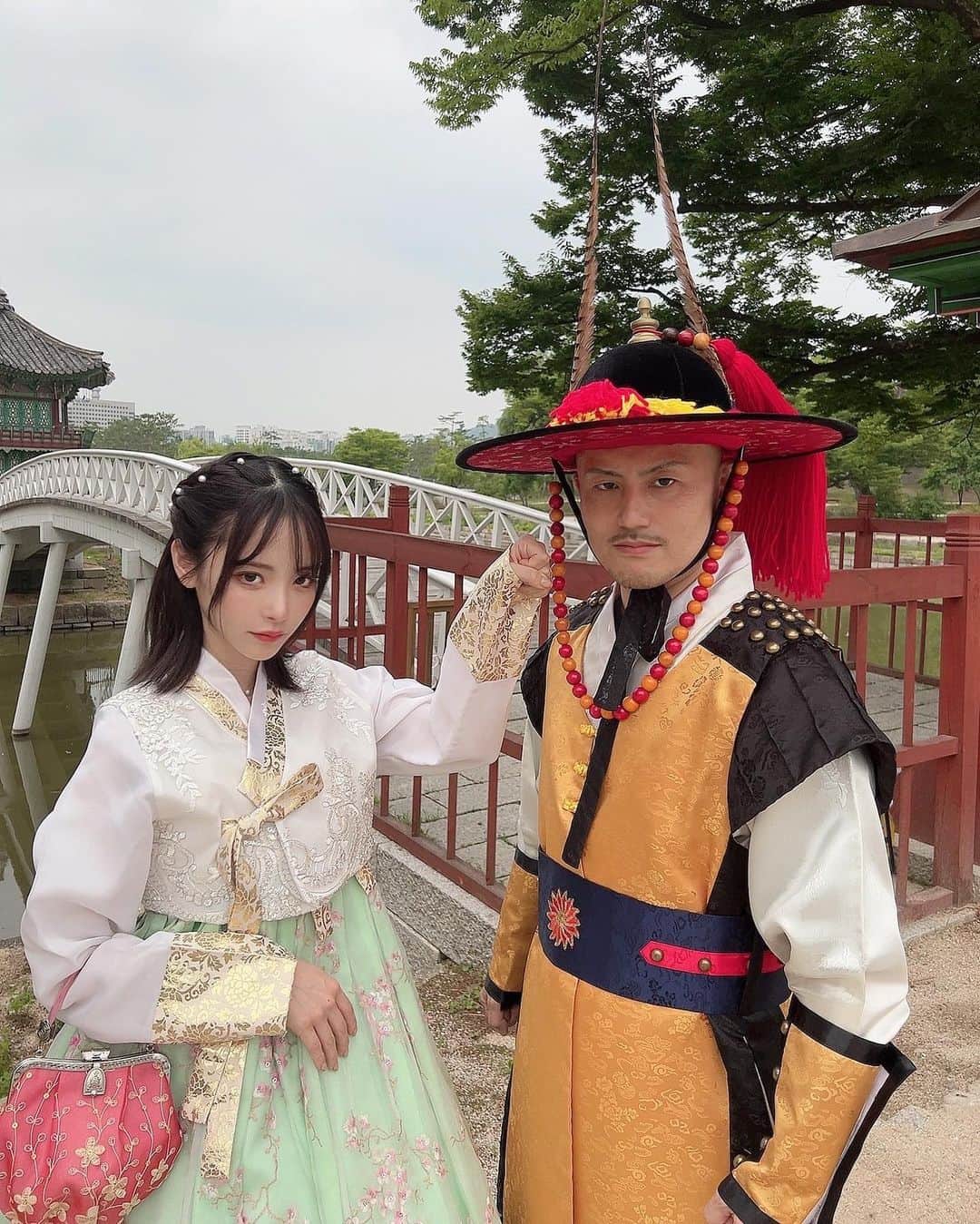 桃乃木かなさんのインスタグラム写真 - (桃乃木かなInstagram)「景福宮🏯  韓服を着て韓国の古宮へ！ 久しぶりにチマチョゴリを着る事が出来て嬉しいです♡ マネージャーさんは日本で言う武士のような身分の衣装だそうです！  中は凄く広くて何に使われていた場所なのか教えてもらいながら回る事が出来たのでとても勉強になる観光ができました！」6月22日 21時11分 - kana_momonogi