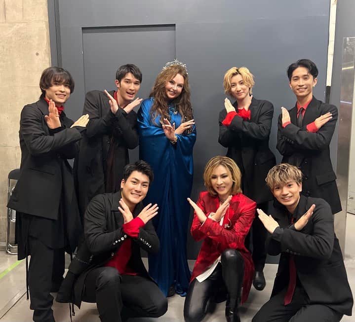 SixTONESさんのインスタグラム写真 - (SixTONESInstagram)「⁡ ⁡ ⁡ 先日、ついにYOSHIKIさんと 『Imitation Rain』生共演をさせていただくことができました！ ⁡ 大事なデビュー曲を 貴重な機会で披露させて頂くことができ、 とても光栄でした。 またいつか一緒にパフォーマンスができるよう、 これからもSixTONESは日々進化していきます！  The other day, we finally got to perform『Imitation Rain』live with YOSHIKI!   It was an honor for us to have this precious opportunity to perform our debut song that means a lot to us. SixTONES will continue to evolve day by day so that we can perform with him again someday!  ⁡ ⁡ #YOSHIKI @yoshikiofficial  #sarahbrightman @sarahbrightmanmusic   #SixTONES #Jesse #Taiga #Hokuto #Yugo #Shintaro #Juri」7月10日 17時08分 - sixtones_official