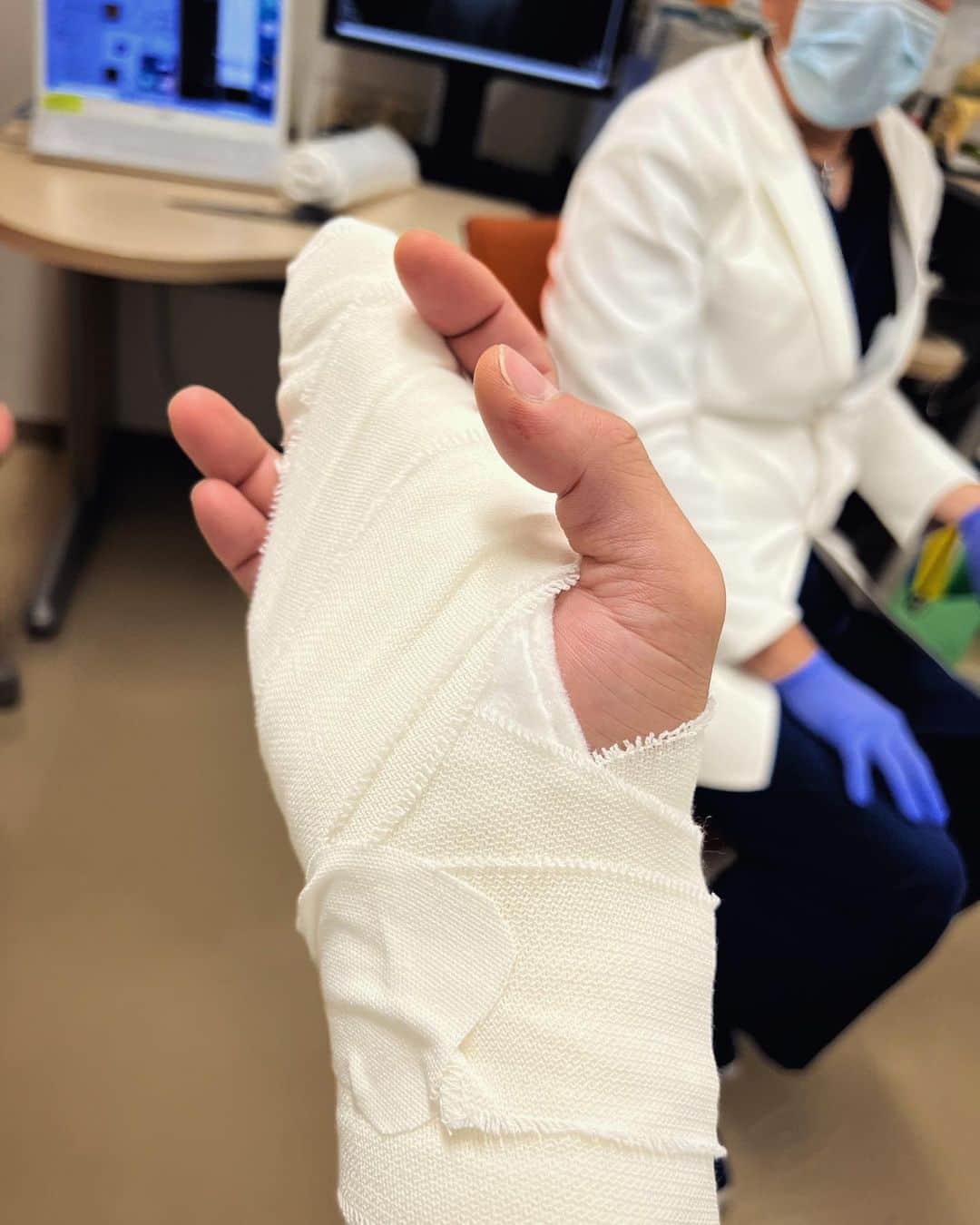 武尊さんのインスタグラム写真 - (武尊Instagram)「拳の手術無事終了💉 杉本先生今回もありがとうございました！ 次は再来週に膝の手術。 また戦う姿を見てもらえるように 今は自分の身体との戦い。気合い。 @updt_unprecedented」8月4日 23時04分 - k1takeru