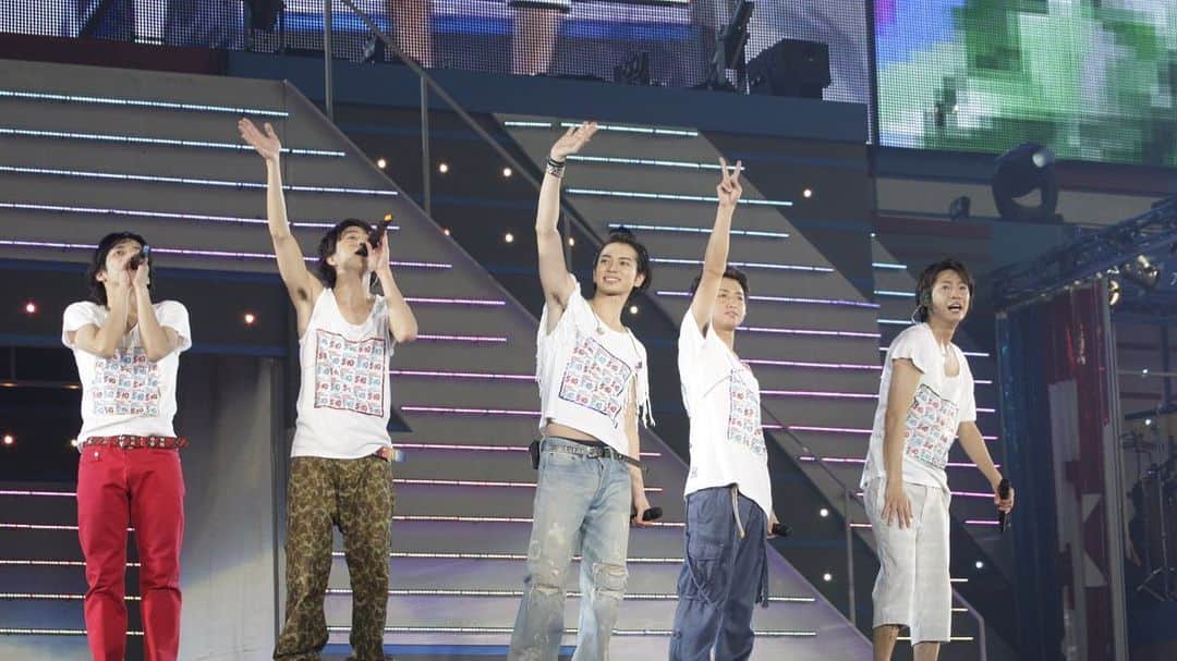 嵐（ARASHI）さんのインスタグラム写真 - (嵐（ARASHI）Instagram)「⁡ 「ARASHI Anniversary Tour 5×20 FILM  “Record of Memories”」 4K ULTRA HDBlu-ray ＆Blu-rayの発売まであと５日🕺 ✨  発売を記念して2009年〜2010年の嵐LIVE『ARASHI Anniversary Tour 5×10』を#スローバック！ ⁡ 5days to go until the release of 「ARASHI Anniversary Tour 5×20 FILM “Record of Memories”」 4K ULTRA HD Blu-ray＆Blu-ray✨  Let’s throw back #スローバック ARASHI’s LIVE『ARASHI Anniversary Tour 5×10』 in 2009/2010 to commemorate the release! ⁡ #嵐 #ARASHI #RecordofMemories」9月10日 13時58分 - arashi_5_official
