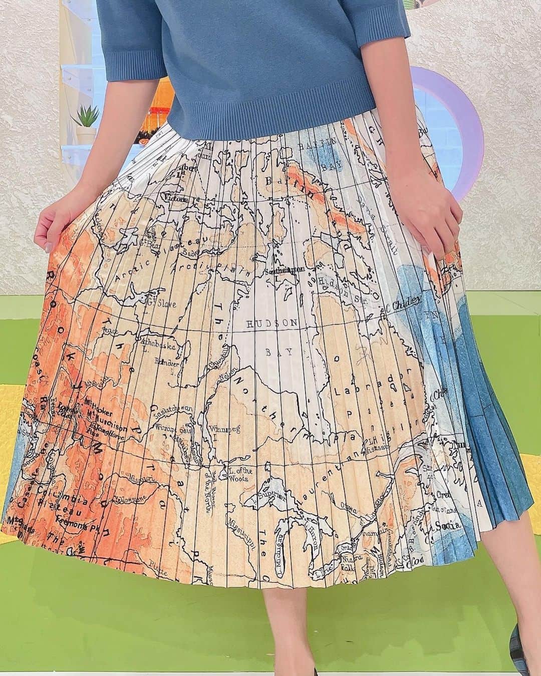 越村江莉さんのインスタグラム写真 - (越村江莉Instagram)「@bekkufemme  BEKKUさんからお借りしました！ ありがとうございます！ 地図のスカートが可愛い！！！」10月24日 10時52分 - koshimuraeri