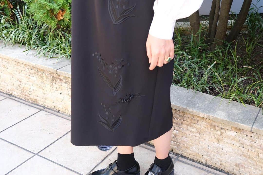 奥田順子さんのインスタグラム写真 - (奥田順子Instagram)「大好きなジャンパースカート。 刺繍が入ってて可愛いデザイン