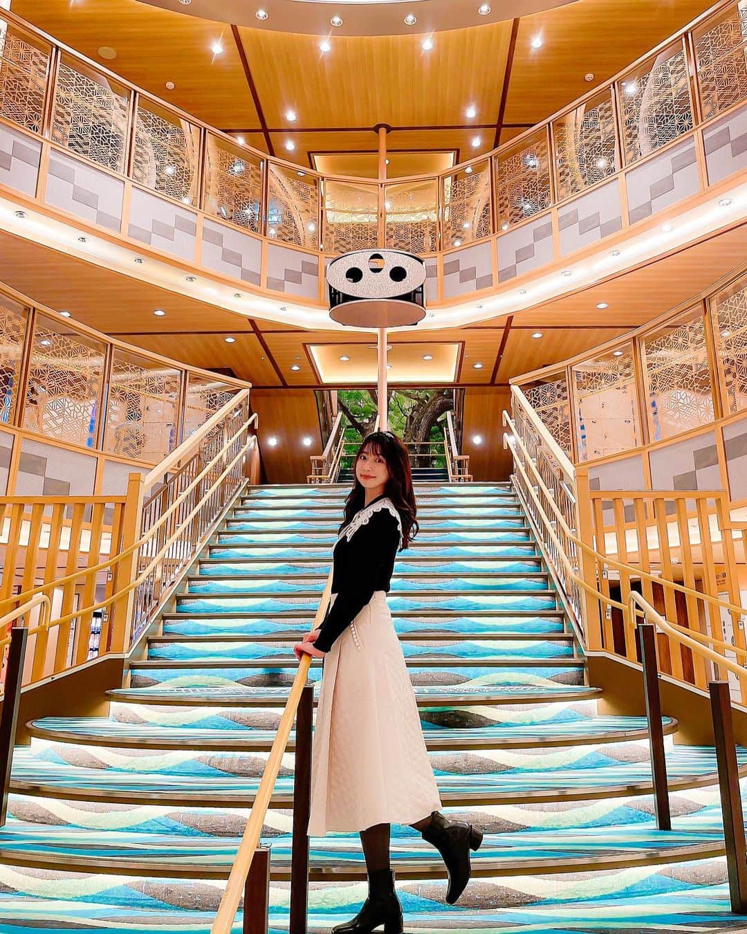 日野礼香さんのインスタグラム写真 - (日野礼香Instagram)「新造船のさんふらわぁ くれないで 大阪〜別府に行ってきたよ🌻 国内では初のフェリー旅🚢✨ 心配してた船酔いもまったくなくてめちゃめちゃ楽しかったー！ 船旅はまりそう☺️ ちょっと先になるかもだけどYouTubeにもアップ予定です✨  #船旅 #さんふらわあ #さんふらわあくれない #船 #フェリー #旅 #旅好き女子 #大阪 #大分 #別府 #国内旅行 #旅行 #クルージング #旅系youtuber #スカートで旅するchieru #boattrip #ferry #voyage #trip #travel #japantravel #cruising #travel #japanesegirl」1月27日 17時50分 - reicheru219