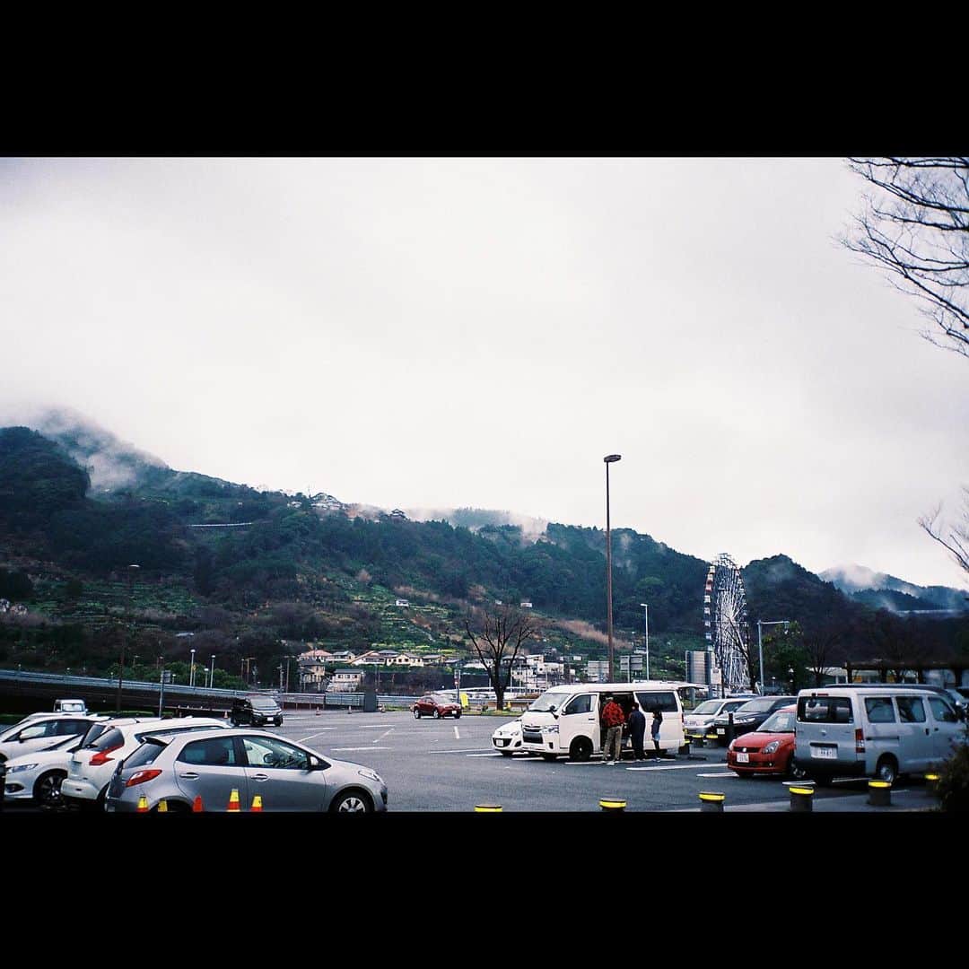 長谷川大のインスタグラム：「曇ってなにも見えません。  #フィルム写真 #フィルムカメラ #filmcamera  #autoboy」
