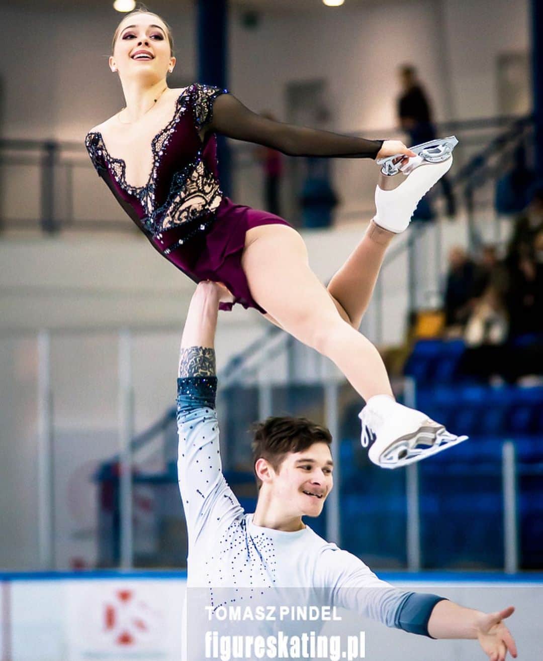 Justine Brasseurのインスタグラム：「I am very sad to announce that unfortunately Mark and I are no longer forming a team. Some situations made our paths go into different directions. We went through many obstacles, but I am very proud of what we accomplished, especially our third place in Poland. I know that our partnership could have went much further, but I know that this was an amazing learning experience and I’m sure that great things will be coming. I would like to thank everyone that was supporting us along and that is still supporting me and I wish you, Mark, good luck for everything!! I am now looking for a new partner to start a new adventure and I am really excited to see what the future holds for me. Besides this news, I hope you guys are all staying safe and healthy. Everything will be okay❤️. Merci à tous pour votre support, j’ai hâte d’être de retour sur la glace et surtout j’ai hâte de voir ce qui m’attend ❤️ Prenez soin de vous xxx」