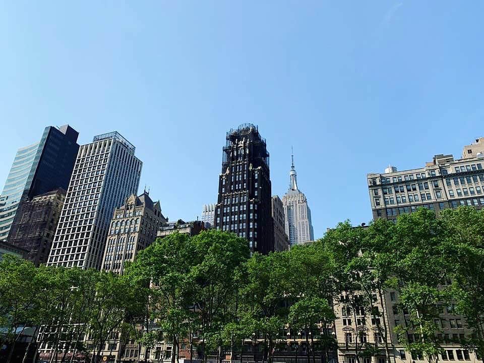 アメリカ大使館さんのインスタグラム写真 アメリカ大使館instagram この緑の木々 の向こうに見えるビルの景色 は とってもニューヨーク っぽい景色です どこか東京とも似てるかなぁ Us Usa America Newyork Nyc Manhattan Tree Building