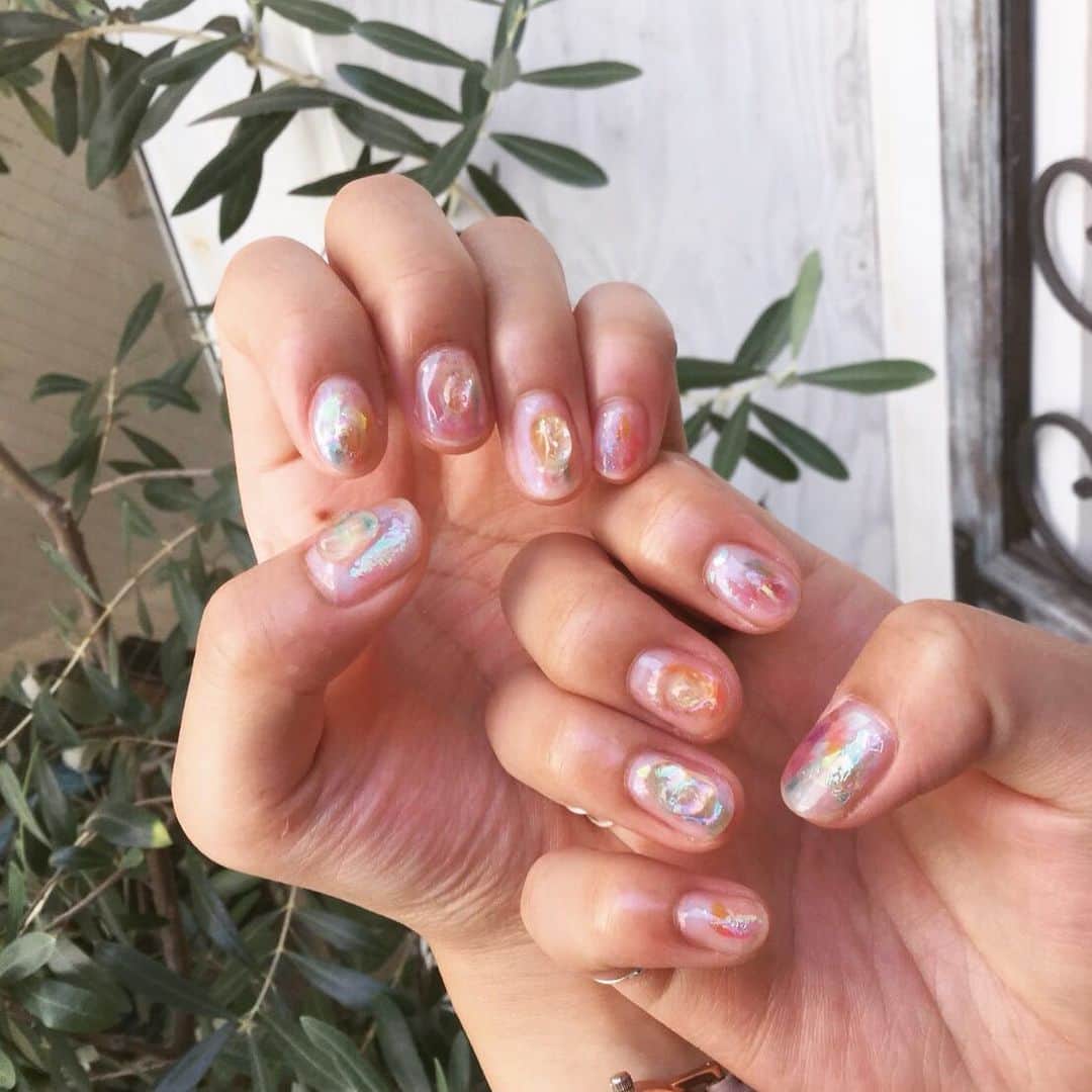 辰巳リカのインスタグラム：「爪爪爪。 オーロライメージ♡ ガラス玉みたいになった #nail」