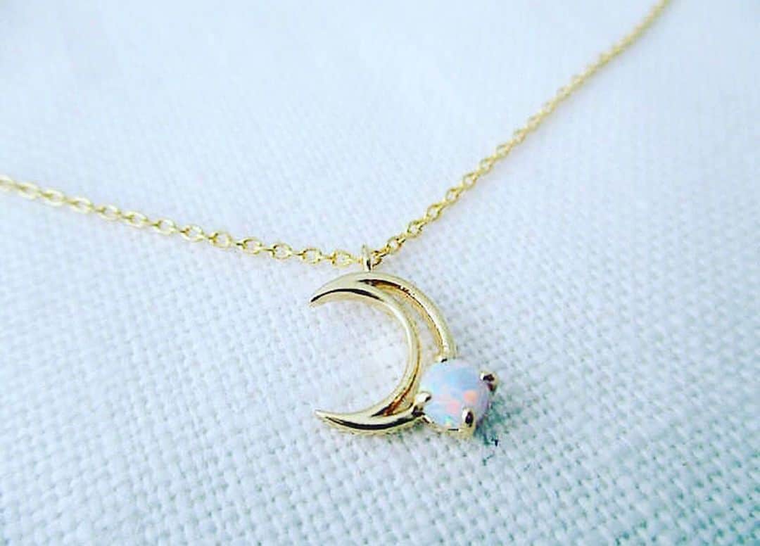のインスタグラム：「Crescent moon with opal necklace」