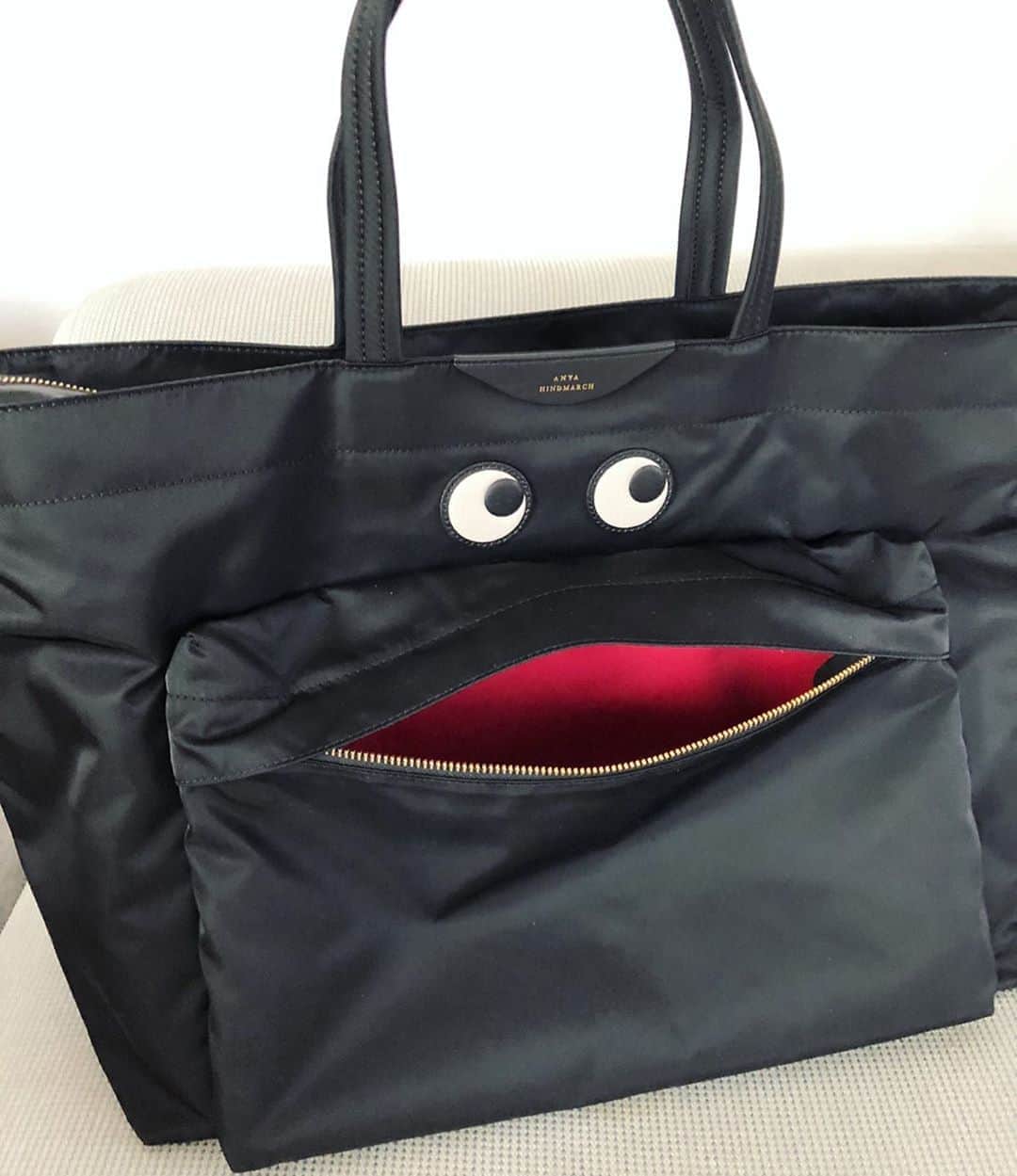進藤やす子さんのインスタグラム写真 - (進藤やす子Instagram)「 ︎ 夏に買ったアニヤのスマイリートート（3、4枚目）が旅バッグに