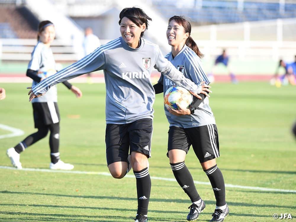 日本サッカー協会さんのインスタグラム写真 日本サッカー協会instagram ウォーミングアップでも どのペアも笑顔 Nadeshiko なでしこジャパン 女子サッカー Ms Adカップ19 なでしこジャパン Vs 南アフリカ女子代表 19