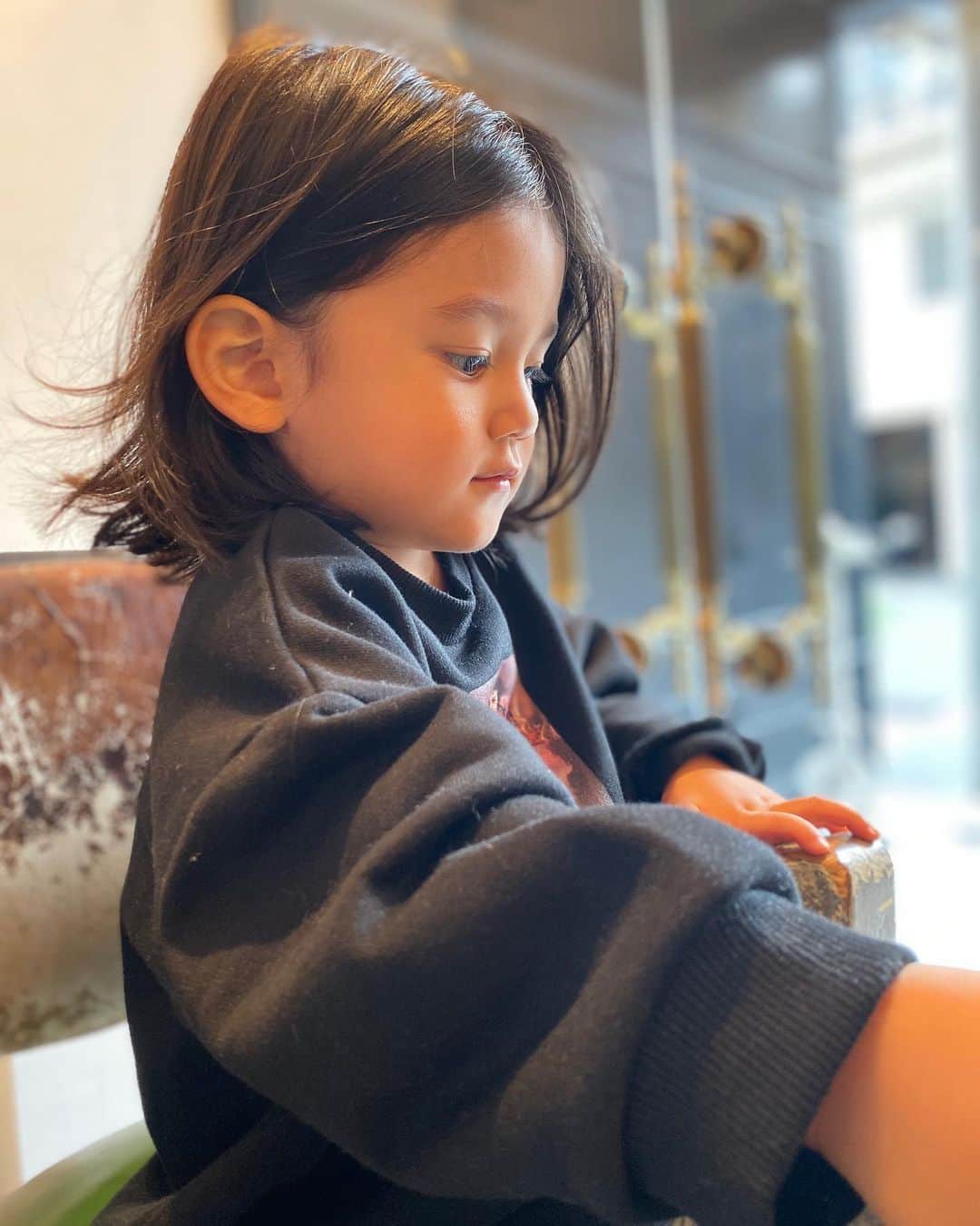 Saki さんのインスタグラム写真 Saki Instagram ジョアン産まれてから 本当にはじめての 断髪式 初カット ファーストカット あまりにもロングヘアーで ぼさぼさに伸び切ってたので ハワイ前に滑り込みで さっぱり ボブヘアー に かわい 赤ちゃん