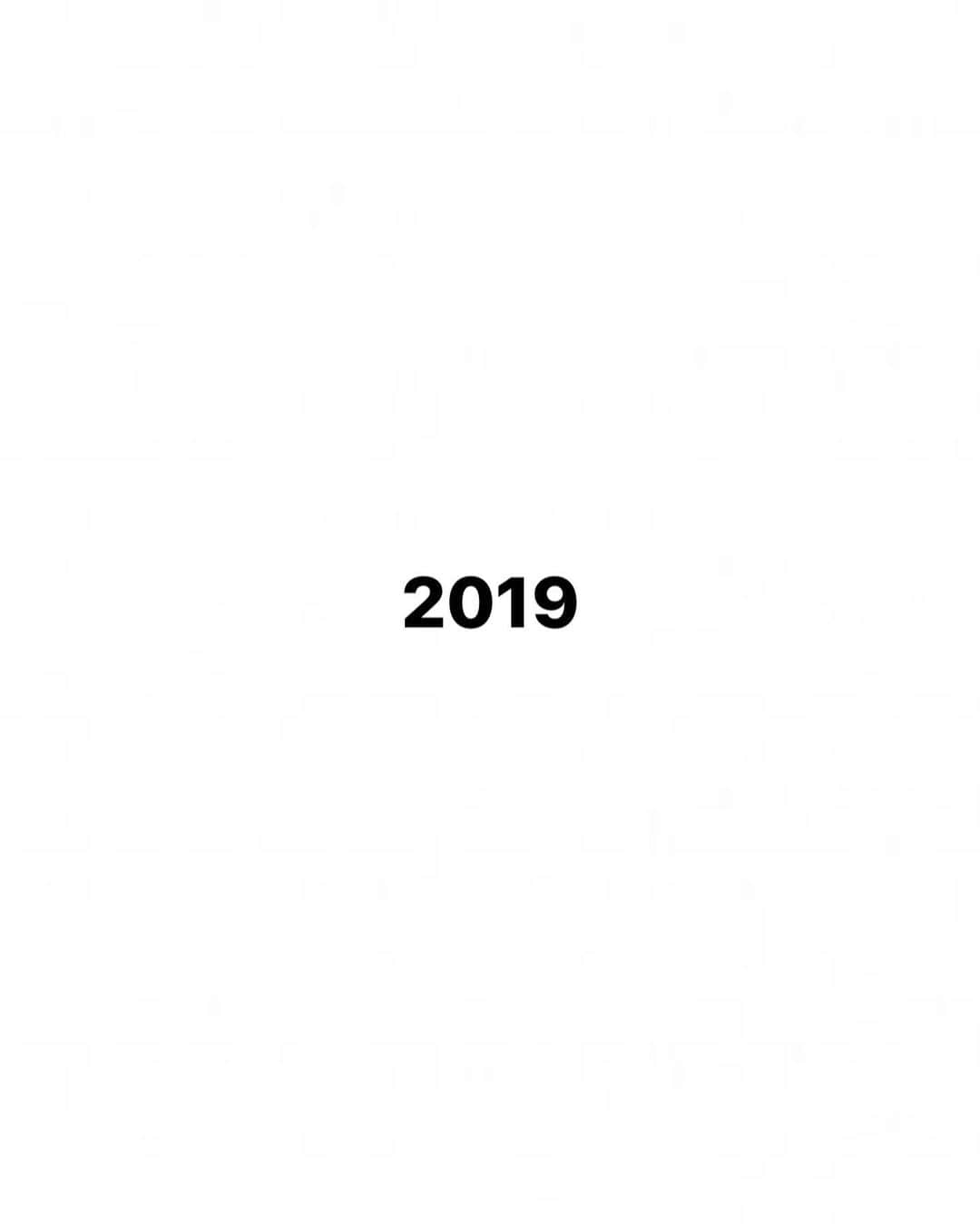 あらい美生のインスタグラム：「.﻿ 2019年もありがとうございました☻﻿ ﻿ 今年は名前も変えて﻿ 1からまた新しく始めた1年でした。﻿ 新しいことも経験出来て、﻿ たくさんの人に出会えた1年だったなぁ。☺️﻿ セブの写真…全然載せれてない。笑﻿ 年明け載せさせていただきます。😂﻿ 2020年、最高の年にしてやるぜっ！！！﻿ ﻿ みなさん、良いお年をお迎えください。❤️」