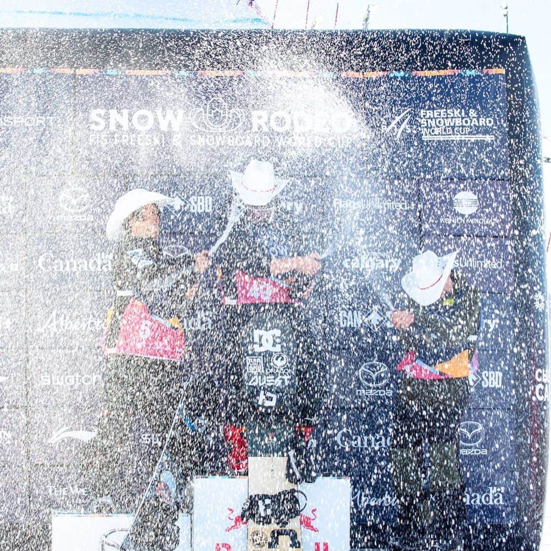 飛田流輝さんのインスタグラム写真 - (飛田流輝Instagram)「The course at Calgary was fun, with challenging rails and good  jumps!! I was stoked to finish on the podium with @tiarncollins and @liam_brearley 🌟🔥🤙🍾 #volcomjapan  #snowboarding  #snowrodeo  #snowboard」2月17日 12時30分 - rukitobita