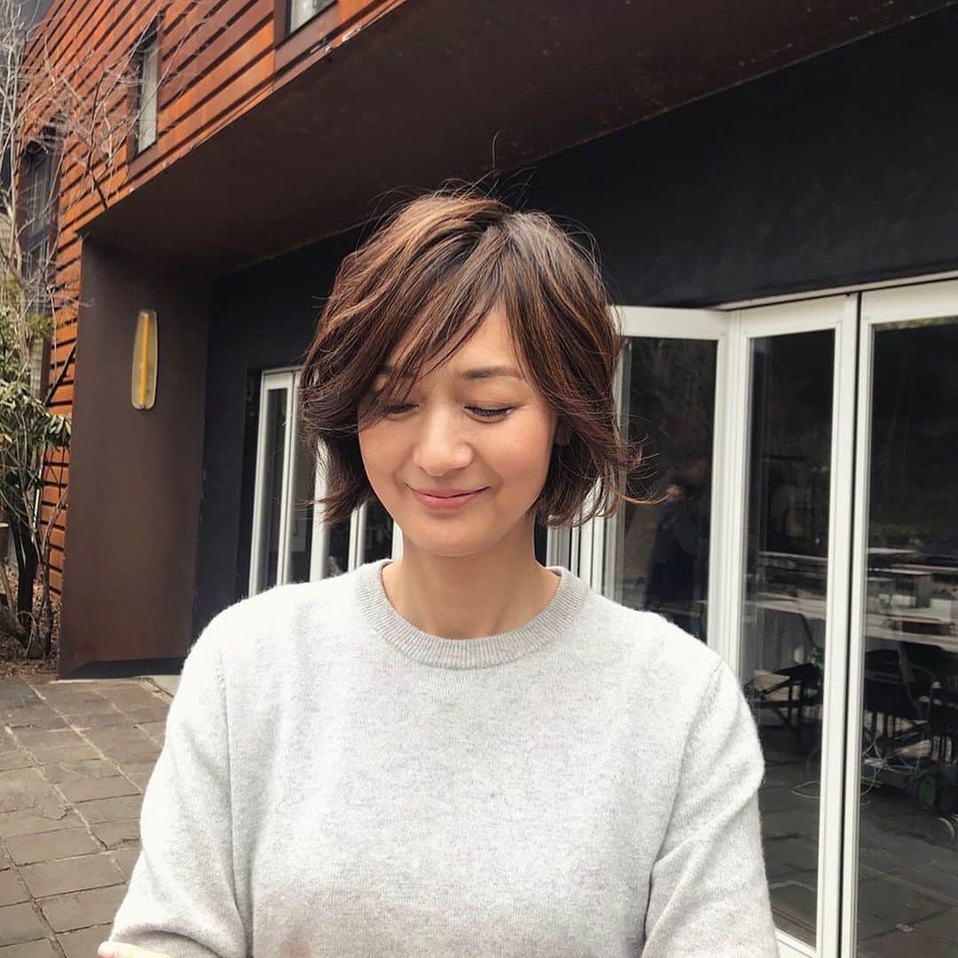 富岡佳子さんのインスタグラム写真 富岡佳子instagram Hairstyle レイヤーボブ 前髪が随分伸びました 前髪がサイドの長さと揃ったところで今後は少し全体に髪を伸ばしてみたいと思っています なので今回は襟足をあえて少し重めにカットしていただいております