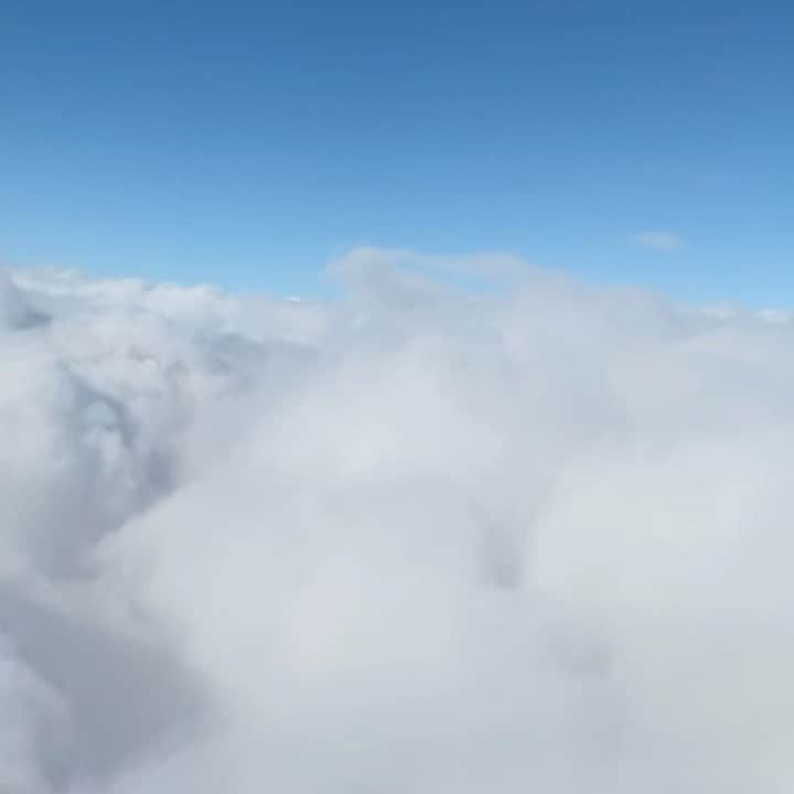 湯浅洋のインスタグラム：「雲の上 孫悟空？w #雲」