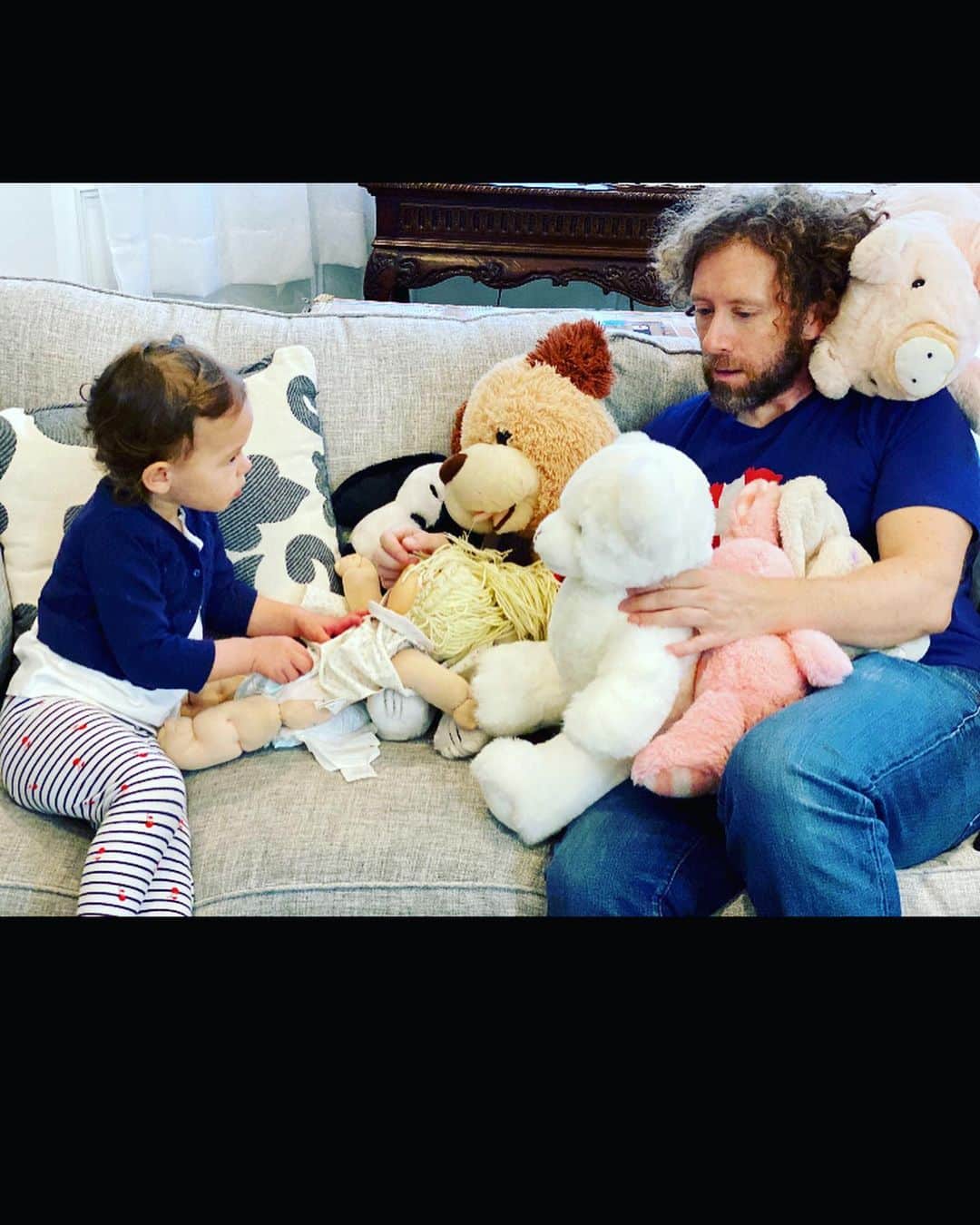 T J サインさんのインスタグラム写真 T J サインinstagram Storytime With Uncle Tj Bear Pig Rough Rough Dolly Bunny The Rest Of The Stuffed Gang Can Never Have Enough Help For Story Time 3月10日
