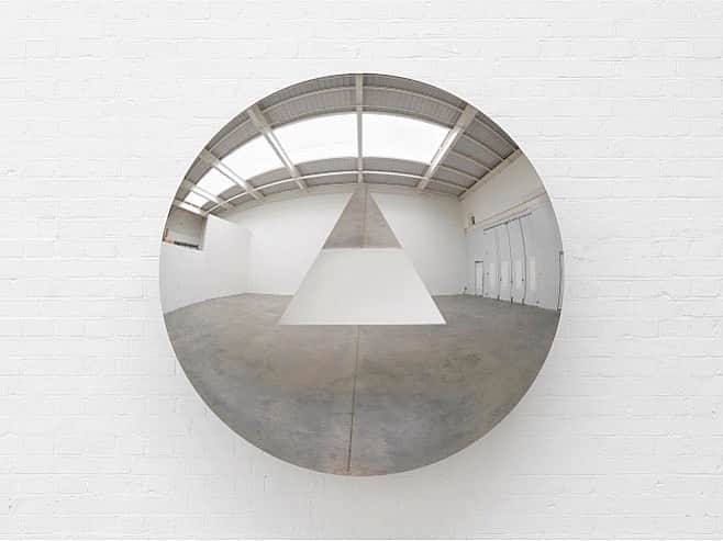 Cynthia Sakaiのインスタグラム：「Amish Kapoor, concave convex stainless mirror」