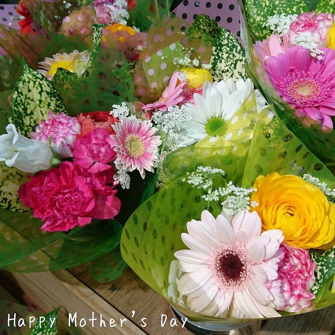 カインズさんのインスタグラム写真 カインズinstagram もうすぐ母の日ですね 大切な人に贈る花 だから 心をこめてつくりました 贈る相手のイメージにぴったりなお花が見つかるとうれしいです もうすぐ 母の日 ブーケ ミニブーケ 花束 プレゼント 贈り物