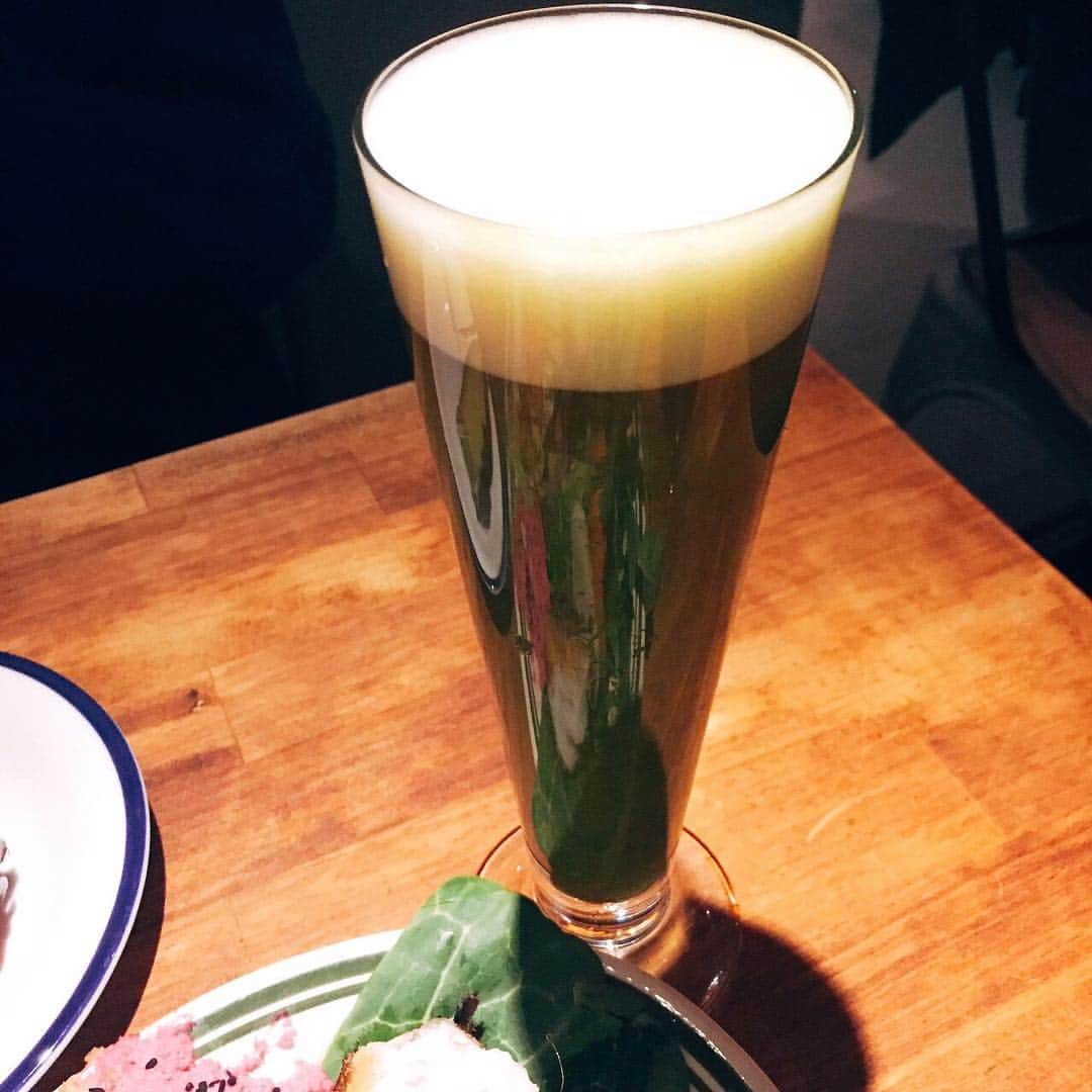 小貫智恵さんのインスタグラム写真 小貫智恵instagram ママさんとサクッと旅行ーーー ケールビールに想いを馳せながら軽井沢ビールをいただく んまい しあわせえー 1月28日 13時07分 Chie 0704