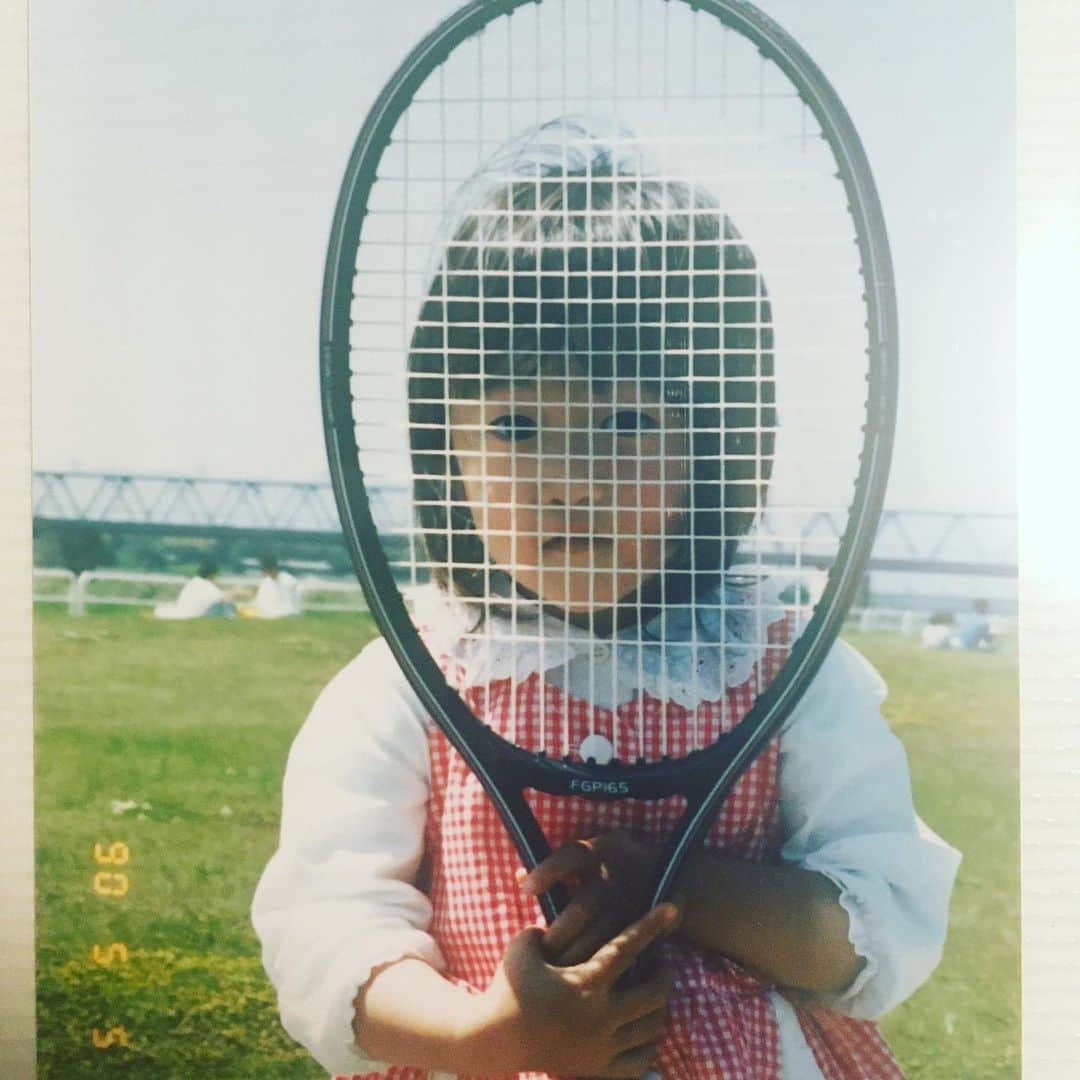 我孫子智美のインスタグラム：「1990.05.05  野洲川の河川敷  30年後の今もよくここで走ってるんだよ  今はラケットじゃなくてポール持ってるんだよ  #幼少期 #stayhome  で #写真整理」