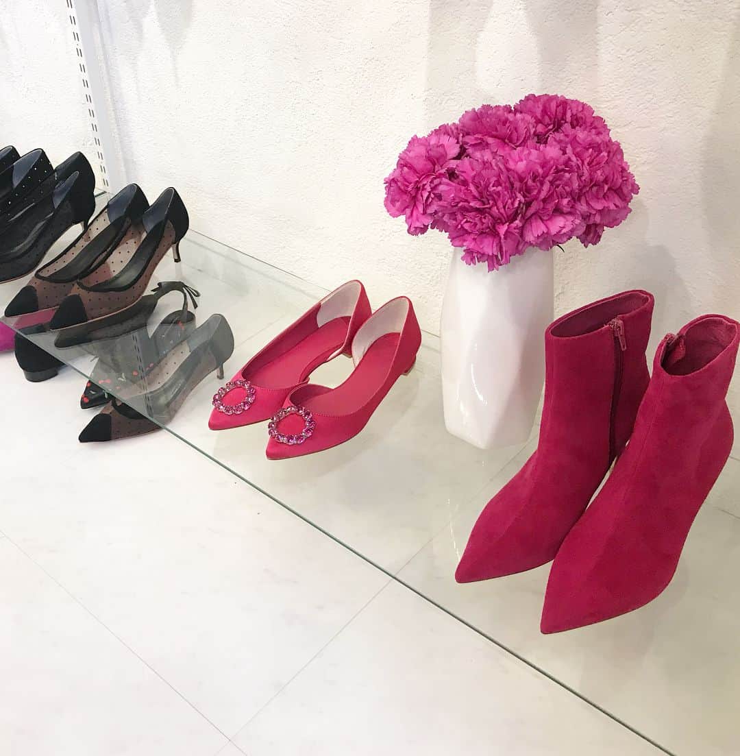 中林美和さんのインスタグラム写真 - (中林美和Instagram)「TSURUの展示会へ。 かわいい！一目惚れしたレディなお靴😍 他にも