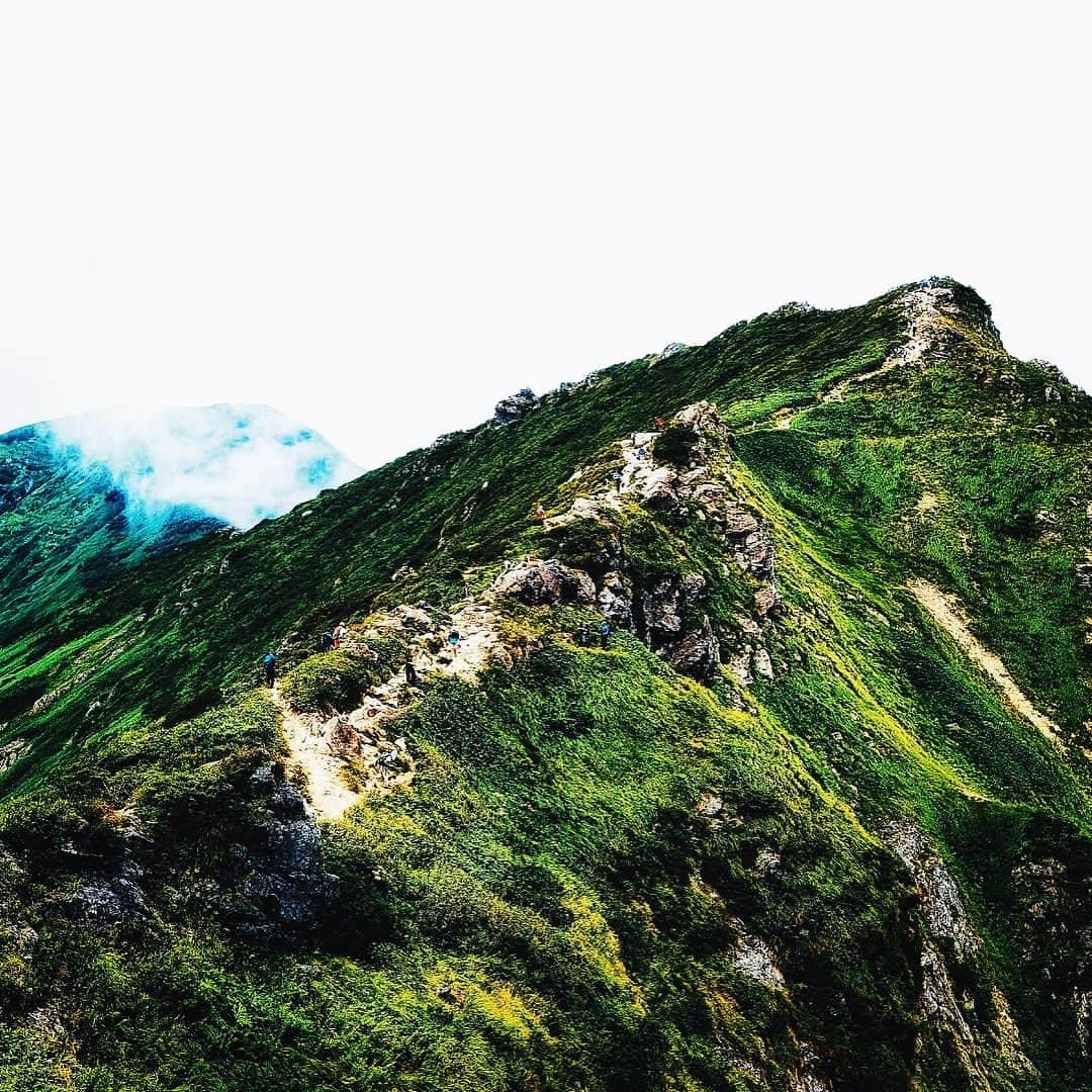長島慎治のインスタグラム：「良い岩がありました。 #谷川岳」