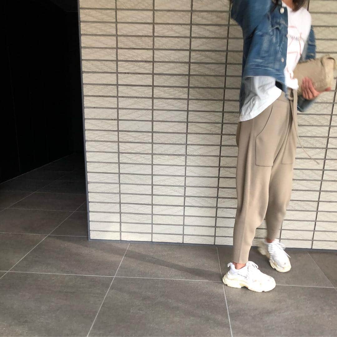 田中彩子さんのインスタグラム写真 - (田中彩子Instagram)「. 今日は芋掘り遠足でした🍠 去年はイノシシさんにお芋食べられて中止に