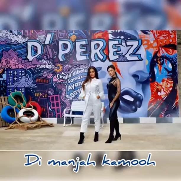 ジュリア・ペリッツのインスタグラム：「Yukkk di cek Video Lirik single terbaru D’Perez berjudul “ Dimanjah Kamoh” hanya di Ekomando Channel Video 😍🙏😇」