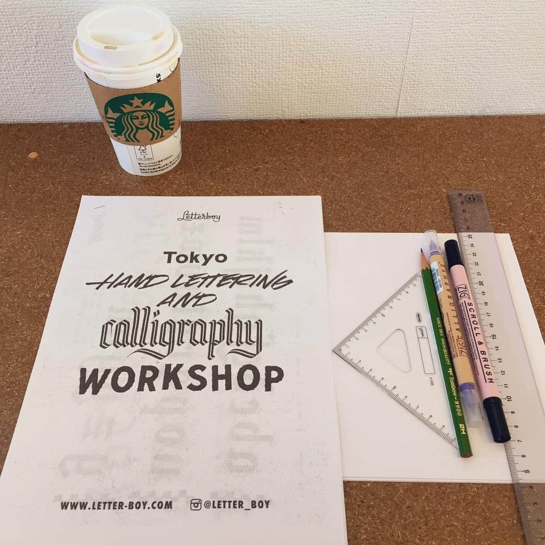 小雪のインスタグラム：「Letter boyのPeterさん(@letter__boy )主催のカリグラフィーワークショップに参加してきた。みっちり練習してきました…！こりゃ楽しい。とりあえず来週はパラレルペンを買いに世界堂に行く  I joined calligraphy workshop of Letterboy(@letter_boy ).」