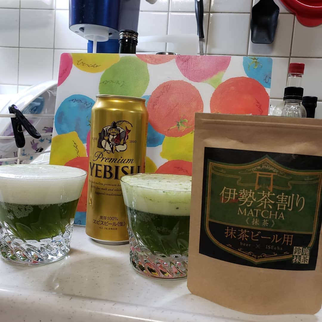 鈴木Q太郎のインスタグラム：「ビールに混ぜるようの粉末の緑茶！ #美味しい #緑茶の風味で #ビールがさらに美味しくなります #ビタミンCがとれる #鈴鹿市 #鈴鹿市ＰＲサポーター #ハイキングウォーキング #伊勢茶」
