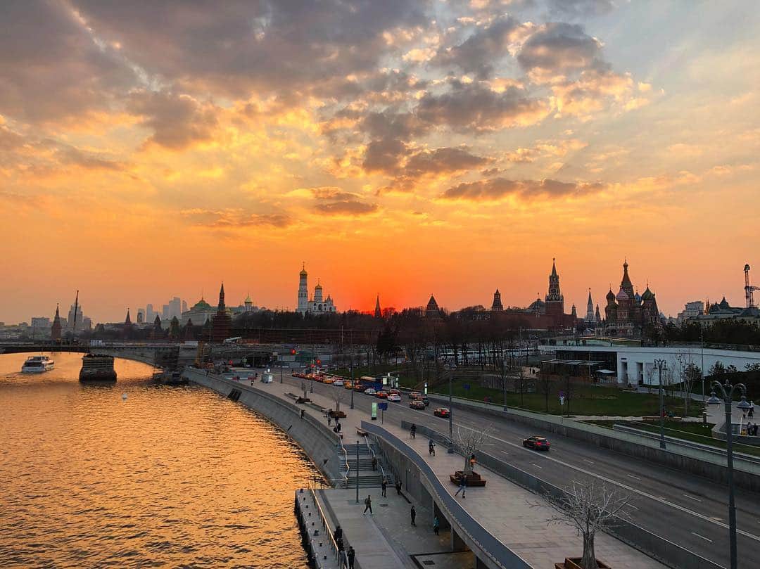 Закат в Москве. Красивый закат в Москве. Закат в Москве фото. Фото Москва закат красиво.