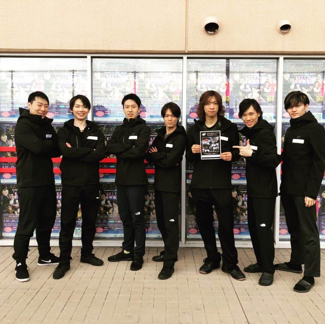 松村成のインスタグラム：「4F!!!! 女性は白、男性は黒、とステキなデザインでガクオン様から頂きました！  いよいよ明日から札幌公演始まります！！楽しみですん  #プリンスアイスワールド  #GAKUONユニティ･フェイス #4f_japan  #4f_official  #sport #松村成」