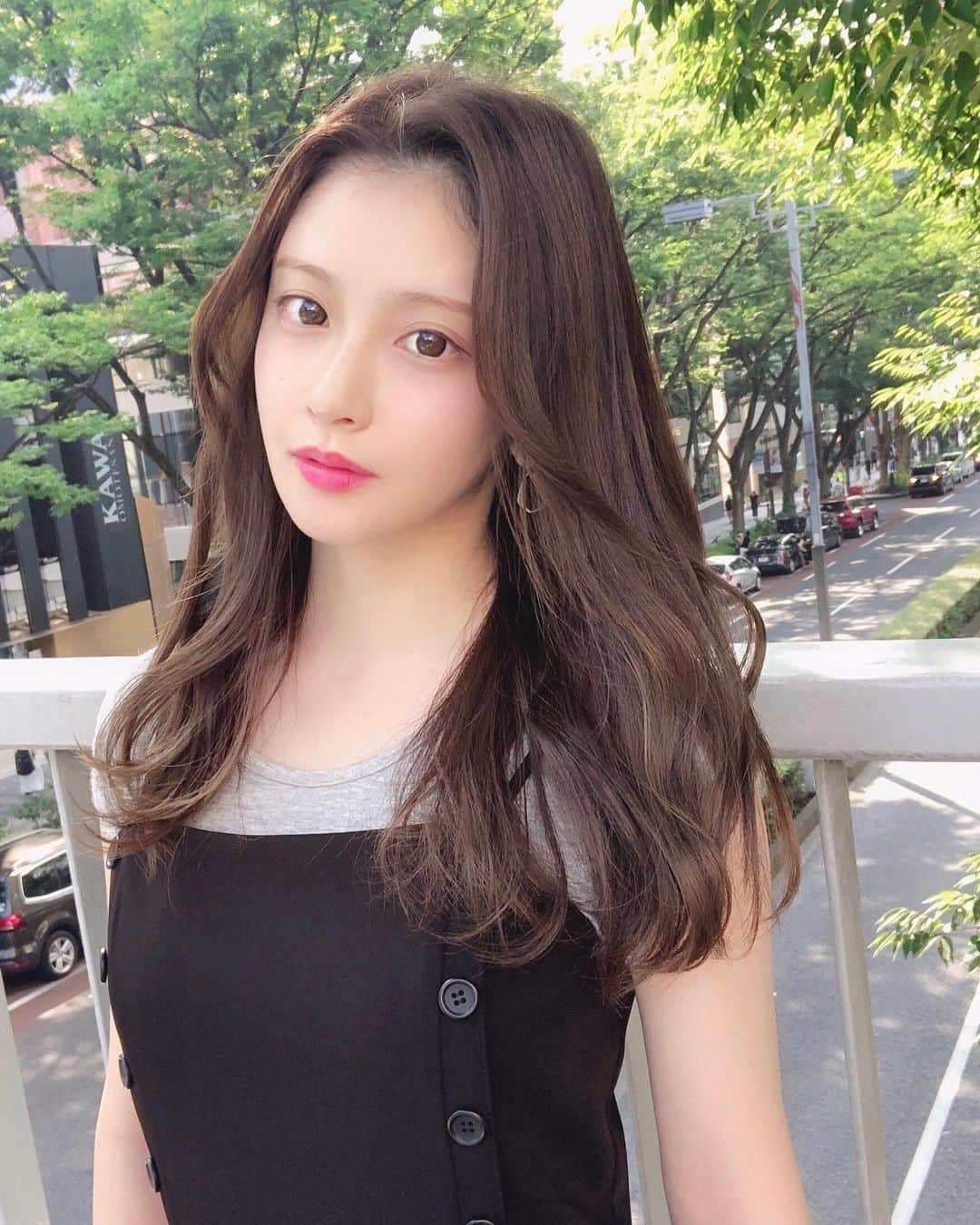 小西恭平さんのインスタグラム写真 小西恭平instagram 韓国風前髪センターパートロングヘアです センターパートは知的にミステリアスな印象にしてくれ 面長の方にも比較的合いやすい前髪なしスタイルです カラーは深みのあるブラウンカラーで 肌の色