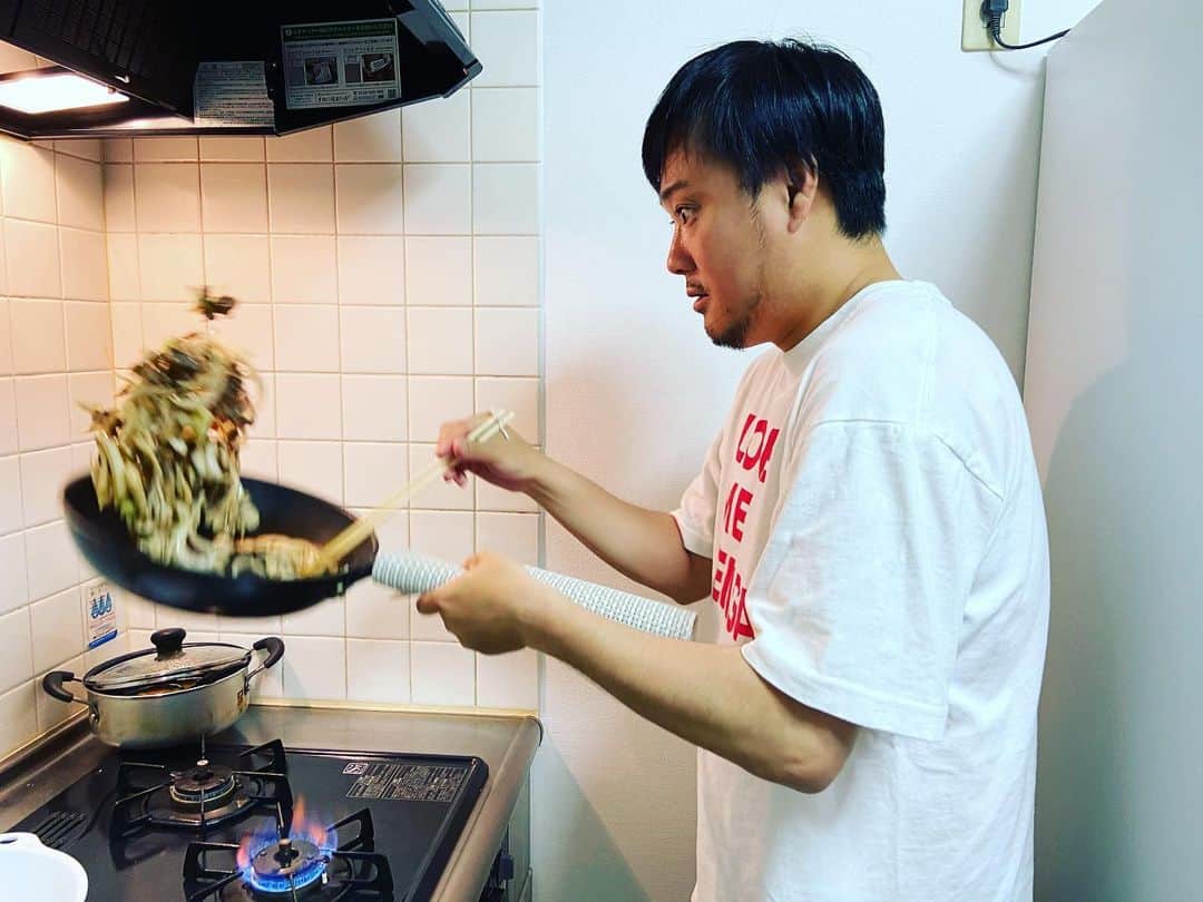 池田周平さんのインスタグラム写真 - (池田周平Instagram)「フライパンの取手が熱かったり、すべったりする時はこれに限るよね。  #ランチョンマット #ランチョンマット男子」5月20日 14時56分 - ikeda_shuhey