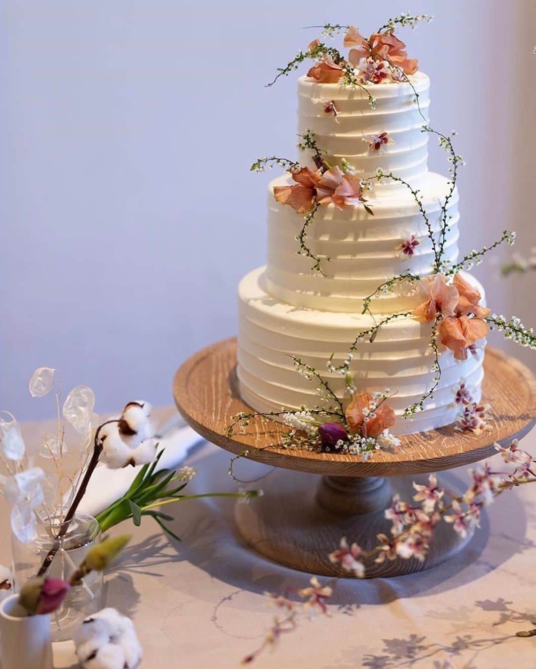 ゼクシィさんのインスタグラム写真 ゼクシィinstagram シンプルかわいいウエディングケーキはいかが プレ花嫁のみなさん ウエディングケーキの デザインは決まりましたか 今回は ゼクシィ のハッシュタグをつけて 投稿頂いた中から 先輩花嫁