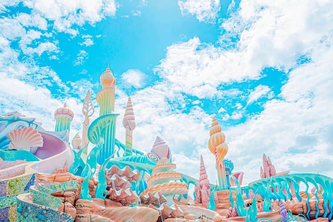 Kahoさんのインスタグラム写真 Kahoinstagram マーメイドラグーン から アラビアンコースト へ 横一列をディズニーシーで 並べてみたよ 1番最後は4年前のわたしの 全力ジャンプの写真です 笑 Disney Disneyland