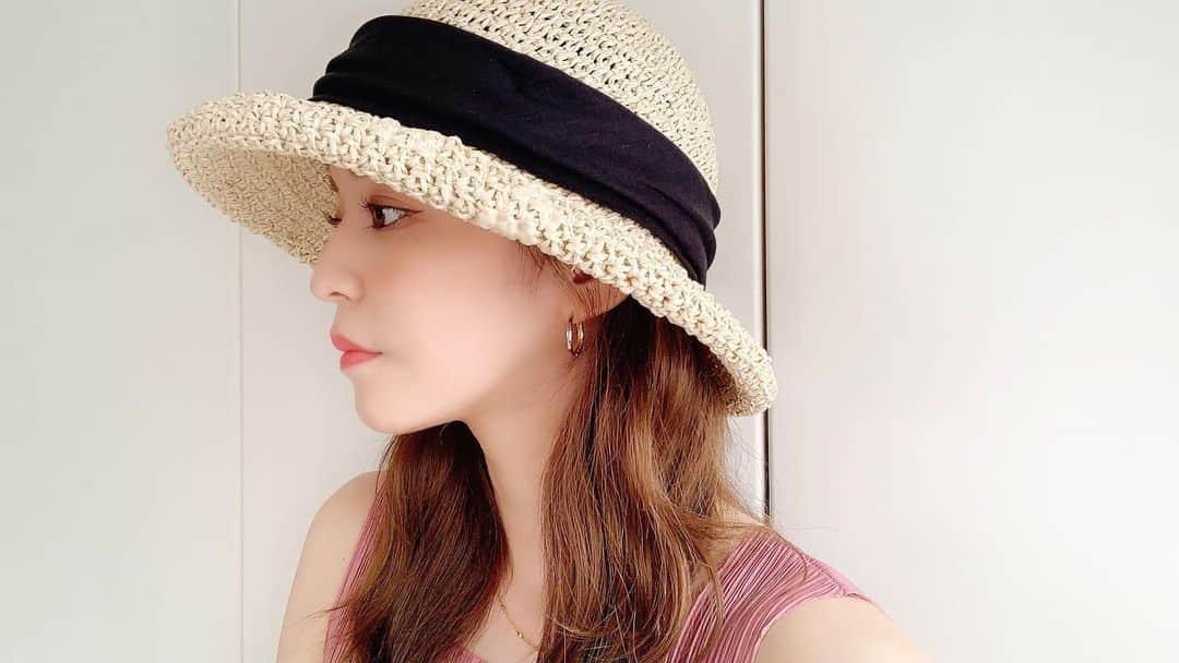 望月京奈のインスタグラム：「🌿..﻿ ﻿ ﻿ ﻿ ﻿ 👒﻿ ﻿ NEW🧡！﻿ 形が可愛くて一目惚れ🥰 ﻿ ﻿ ﻿ ﻿ ﻿ #ハット #帽子 #夏 #ファッション #fashion #hat #japan #패션」