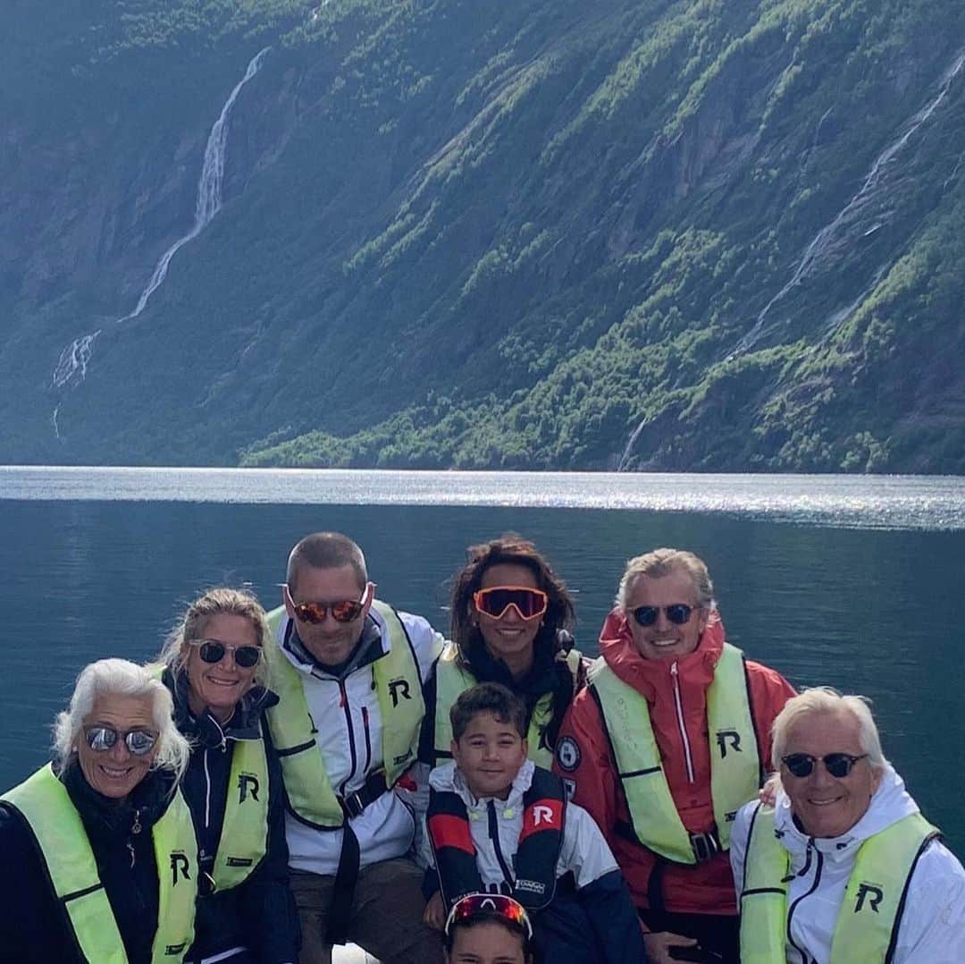 スーザン・ペターセンのインスタグラム：「Thank you beautiful Norway:) we had an amazing trip across the western part of Norway!! #norway #Lærdal #Loen #atlanterhavsveien #geiranger #hardangerfjorden #valdres #nature #family #fun」