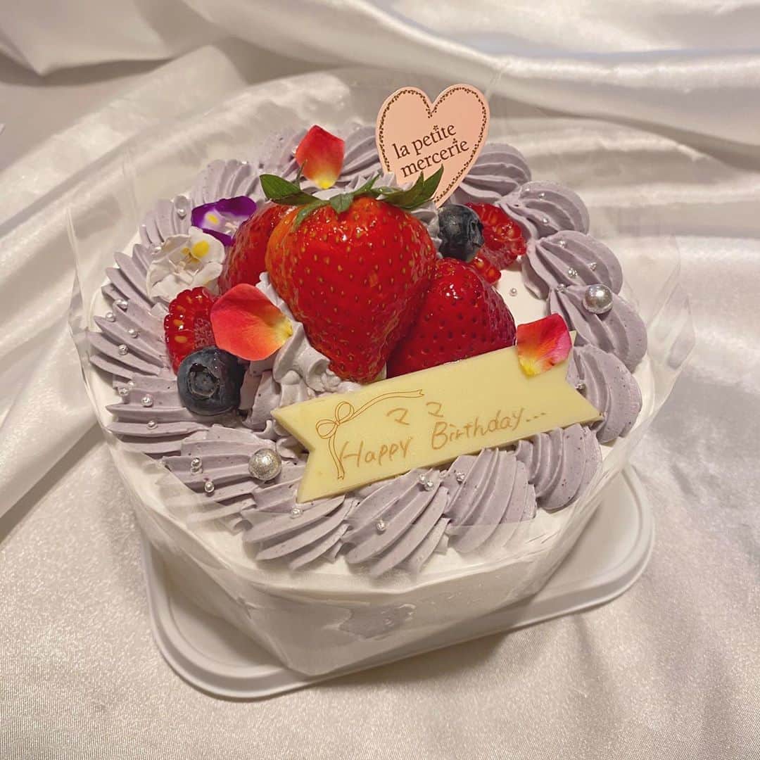 本島莉々果さんのインスタグラム写真 本島莉々果instagram 七夕はママのお誕生日だったので ラ プティ メルスリーのケーキでお祝いしたよ ママの好きなパープルのクリームでオーダー Lapetitemercerie ラプティメルスリー ケーキ