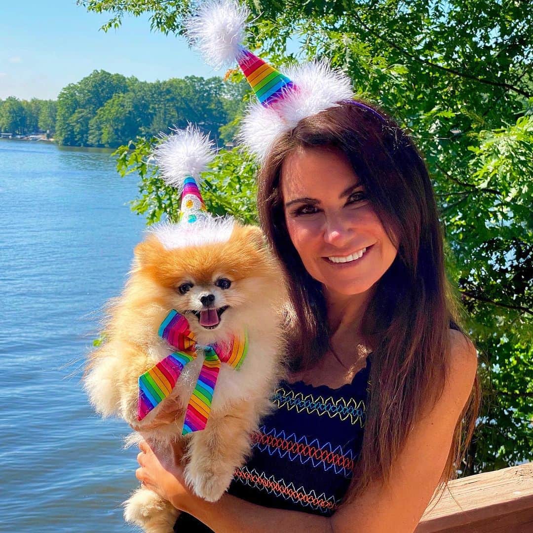 Monique&Gingerのインスタグラム：「Just wanted to say a huge THANK YOU to everyone for all your sweet birthday wishes for my Ginger girl🎂💕You guys totally rock🤙🏻The birthday girl had an awesome rainbow themed birthday party🌈Complete with rainbow cake🎂rainbow party hats🎉and even a real rainbow that stretched across the entire lake🌊as the rain stopped and the sun came out🌦we had an absolutely picture perfect party for my princess👑」