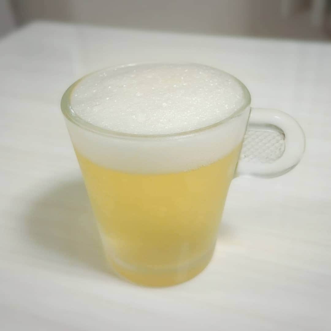 中田有紀さんのインスタグラム写真 中田有紀instagram 今日も暑かったですね キンキンに冷えたビールがうまいっ 傾けてもこぼれない魔法のビールです ビール 魔法のビール その正体は りんごゼリー 娘と一緒に作りました 子供も飲める