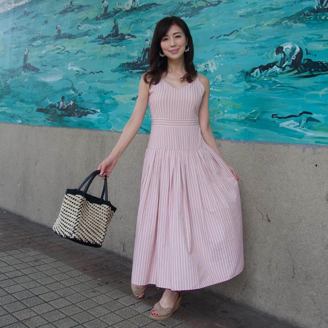 Imotoetsuyo さんのインスタグラム写真 Imotoetsuyo Instagram 夏らしいワンピースは シンガポール発のファッションブランド サタデークラブのもの Saturdayclub 可愛らしいデザインでも 少し落ち着いたピンクなので 大人っぽくも着られるの この夏出番が多