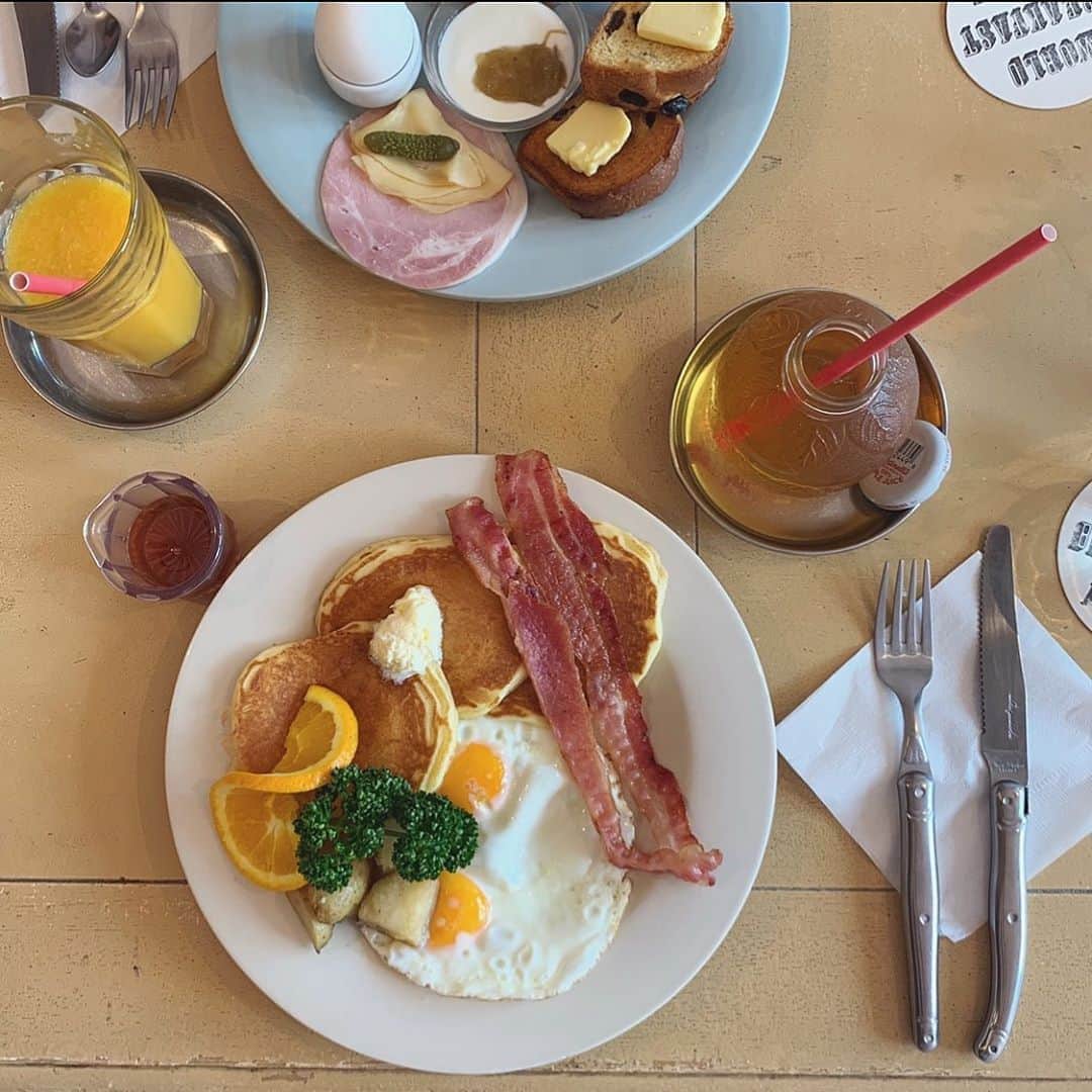 涼川菜月さんのインスタグラム写真 涼川菜月instagram World Breakfast Allday わたしはアメリカの朝ごはん 友達はベルギーの朝ごはん 写ってない いうて2人でシェアしたんだけど シェアハピ ポケットから