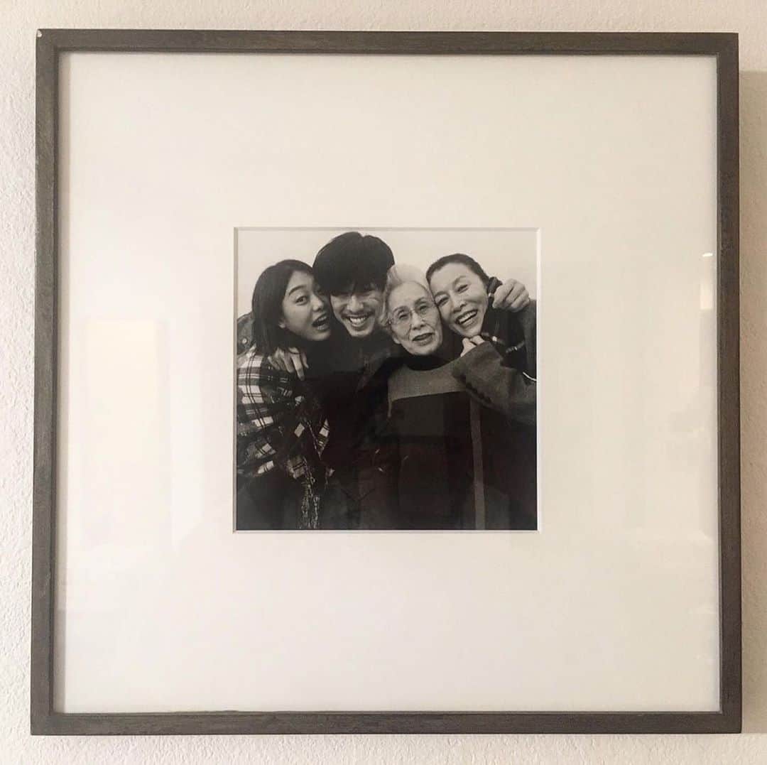 高畑裕太のインスタグラム：「家族写真  写真家　阿部裕介さんに撮影して頂きました。  これまでも、そしてこの先も、一生色褪せる事ない写真。  大切な友人に撮ってもらった、世界にたった一つしかない家族の写真です。  @abe_yusuke」