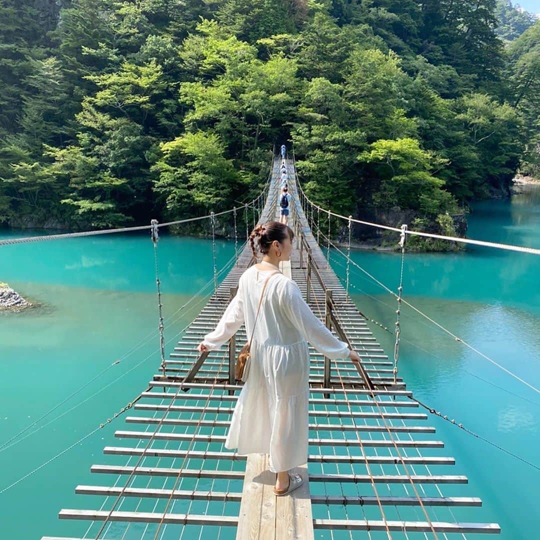 Meryさんのインスタグラム写真 Meryinstagram 静岡県の絶景スポット 寸又峡 夢の吊り橋 に行ってみたい 目を奪われるようなミルキーブルーの川が眼下に広がり まるで川の上を空中散歩しているような気持ちになれるかも 橋の真ん中でお願いごとをすれば