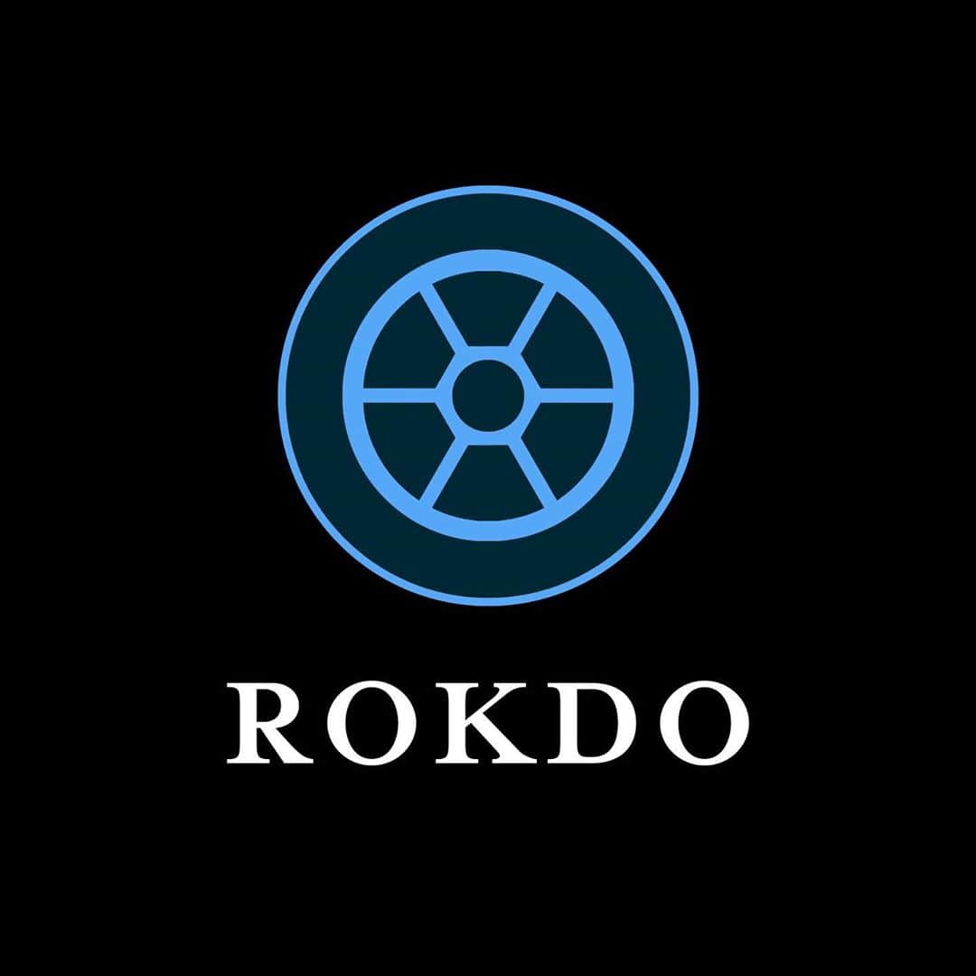 村井隆一のインスタグラム：「Time to share ROKDO to the world🌍🌎🌏  岩場の魅力を一層深めていきたいという共通認識のもと、ロッククライマーによるチーム結成をしました。これから個々の活動だけでなくチームとしてもアウトドアでのクライミングシーンを盛り上げていければと思います。  お楽しみに。  - ROKDO - @rokdo_team   formed by @ryu____1  @nomura_shinichiro  @naoki__shimatani   #climbing#bouldering#ROKDO」