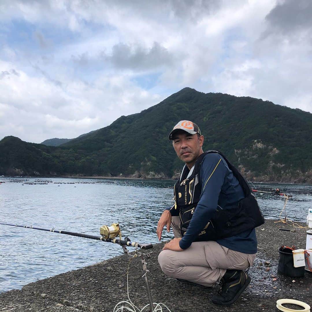 和田 一浩のインスタグラム：「かなり久しぶりに釣りに行ってきました。三重県の錦から坂口渡船で。底物釣りでしたが石鯛にイシガキダイと大きくはないけど数釣りが出来て良かったです。 #磯釣り　#石鯛　#イシガキダイ　#坂口渡船　#和田一浩」