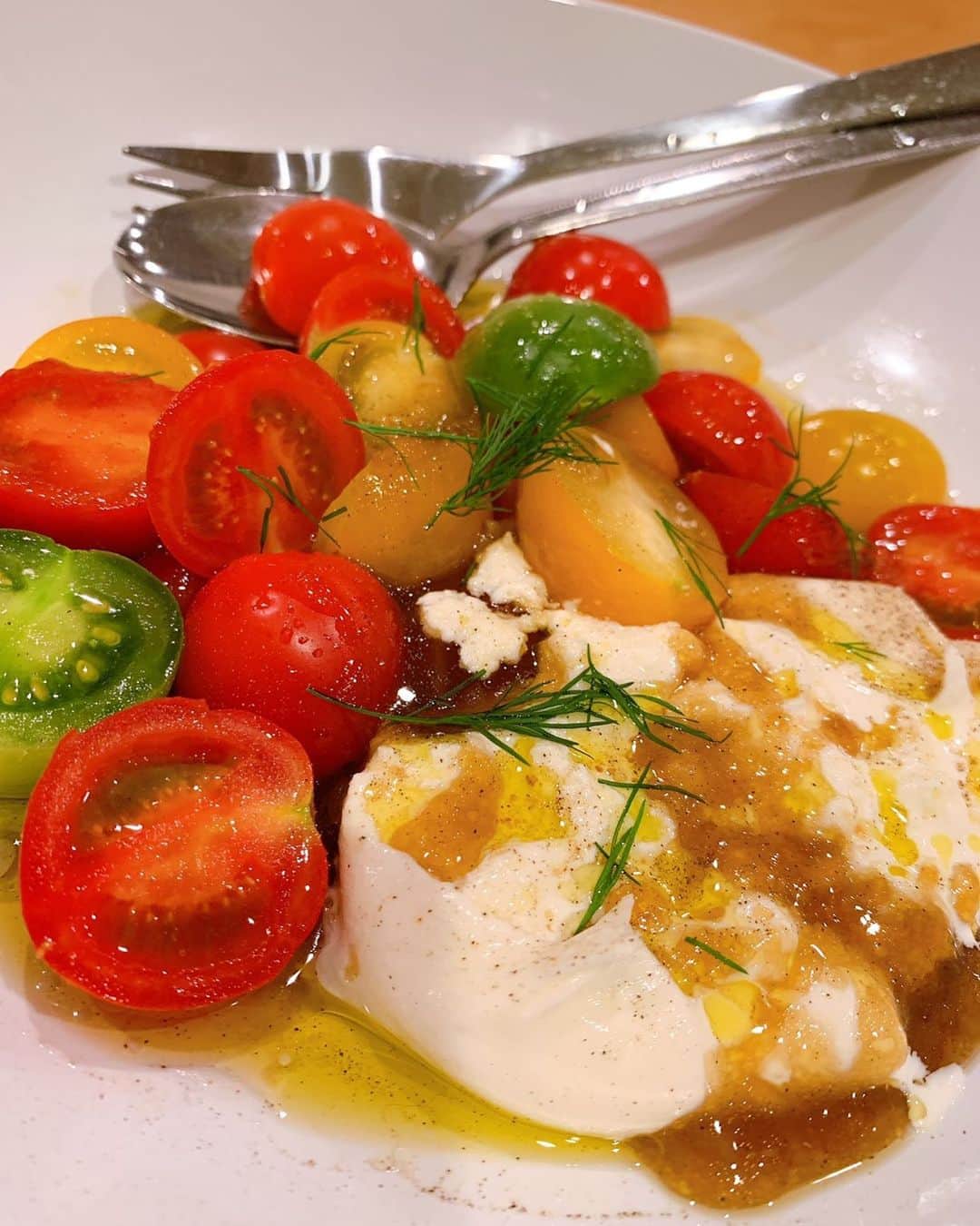 梶本成美さんのインスタグラム写真 梶本成美instagram なる飯 久しぶりのなる飯投稿 こちらは ブラータ チーズとトマトのカプレーゼ 広尾にあるイタリアンのボッテガさんの味付けをパクらせていただきました 美味しッ ブラータ